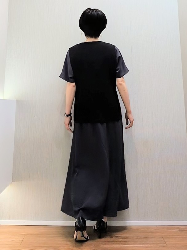 ミズタさんの「UNTITLED｜【セットアップ可/接触冷感/通気性】ドライシアーVネックジレ」を使ったコーディネート