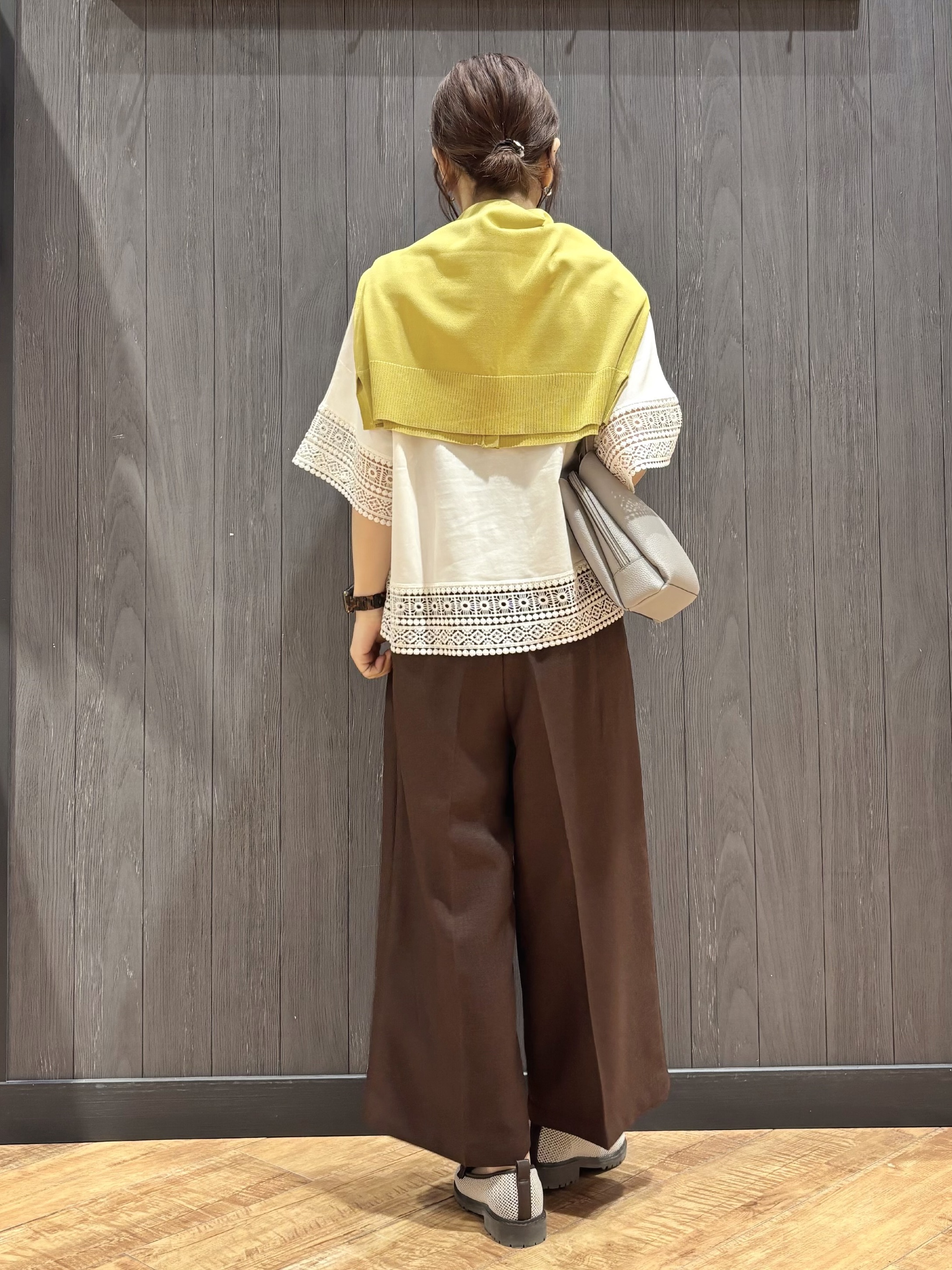 meiさんの「SHOO･LA･RUE｜【洗濯機可/ひんやり/体型カバー/S-LL】レース使いがポイント デザインTシャツ」を使ったコーディネート