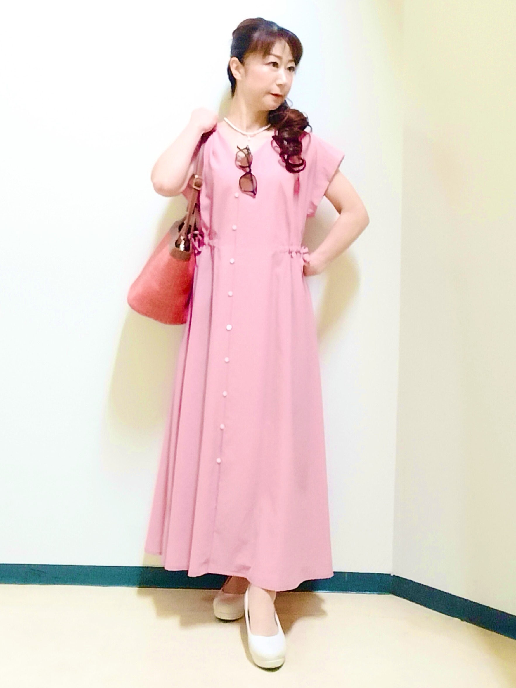 花さんの「Reflect｜【通気性あり／涼しい／マシンウォッシャブル】フロントボタンワンピース」を使ったコーディネート