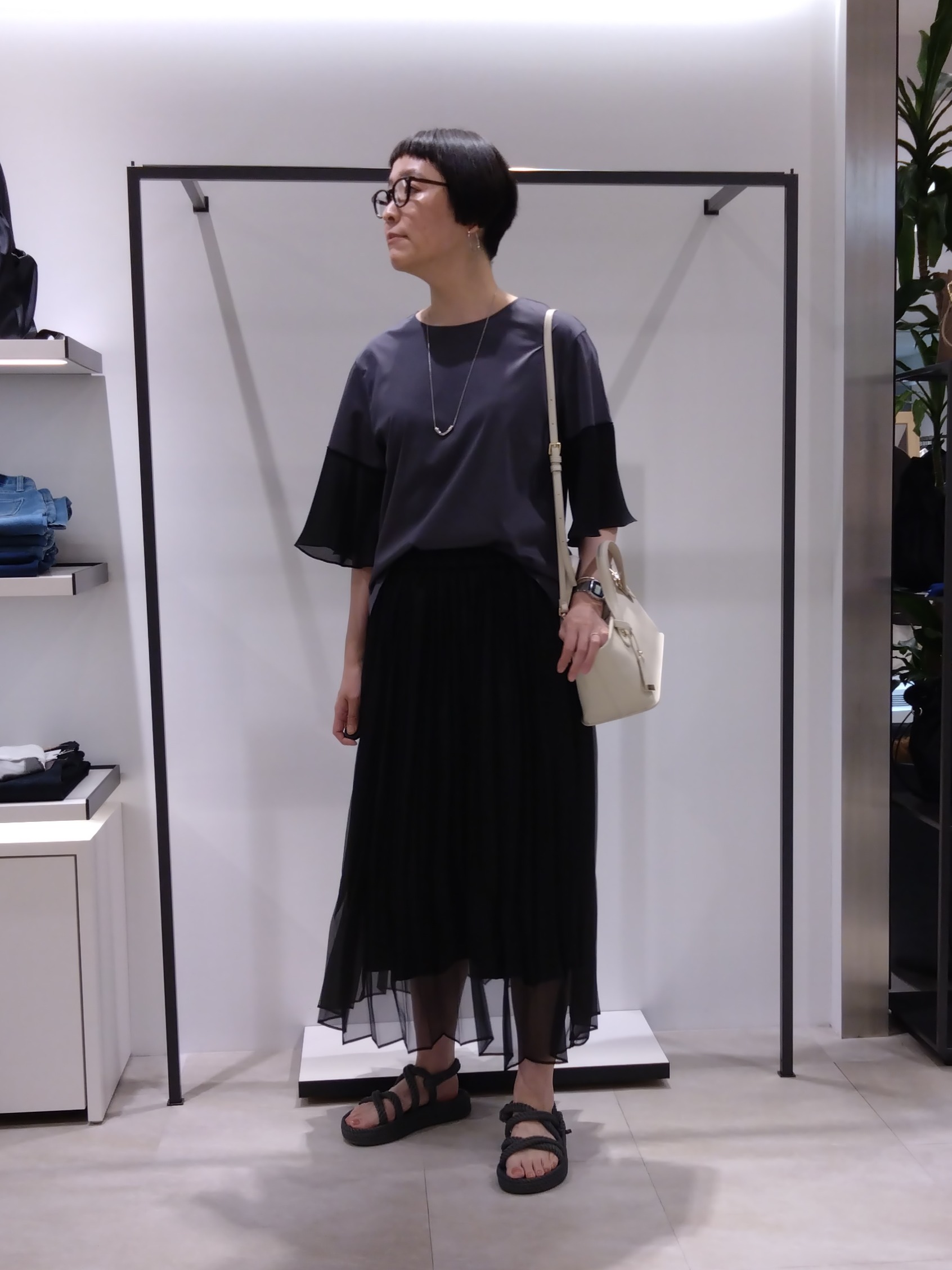 まちこさんの「UNTITLED｜【洗える/華奢見え】袖シアープルオーバー」を使ったコーディネート
