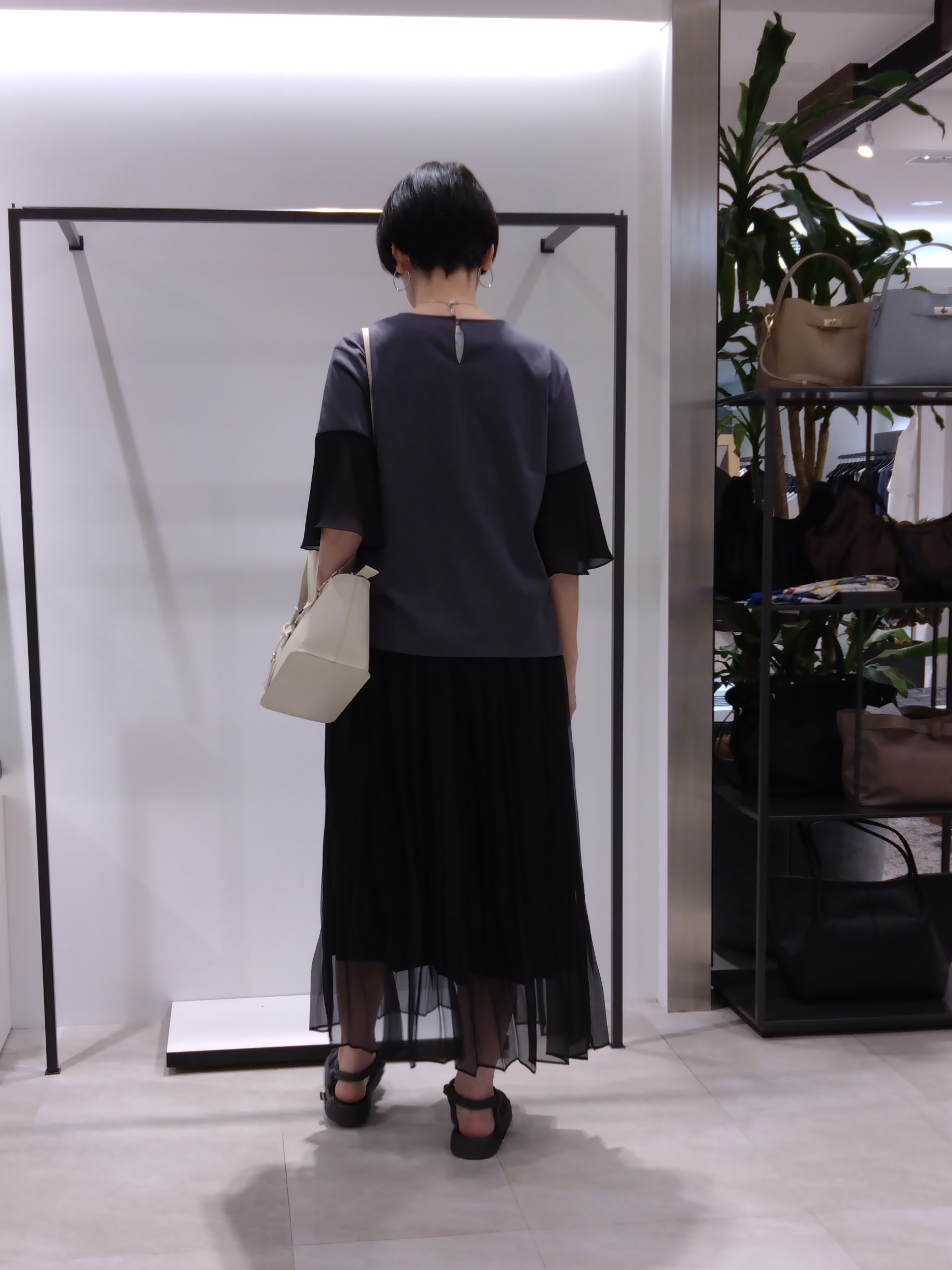 まちこさんの「UNTITLED｜【洗える/華奢見え】袖シアープルオーバー」を使ったコーディネート