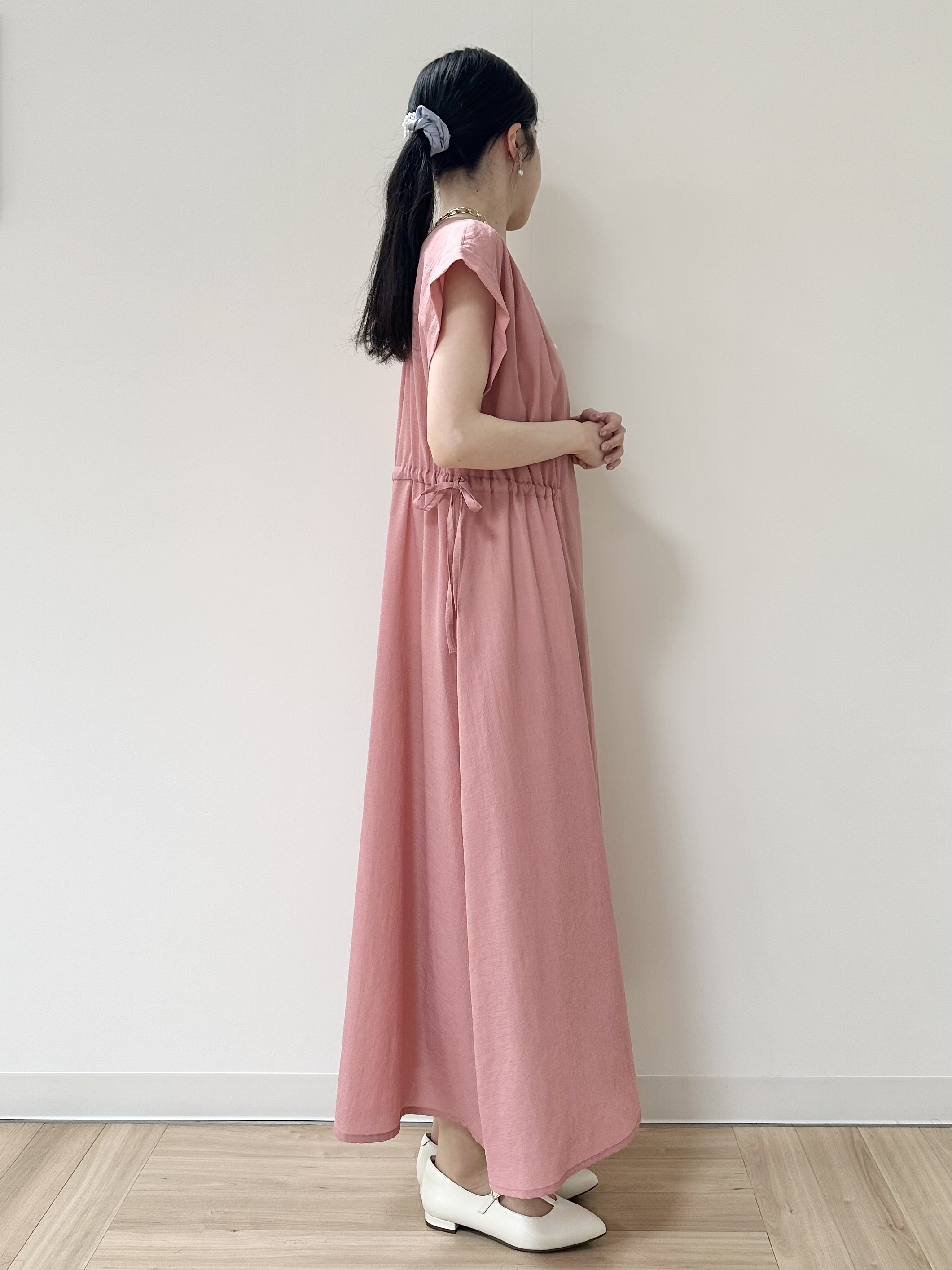 Momoさんの「Reflect｜【通気性あり／涼しい／マシンウォッシャブル】フロントボタンワンピース」を使ったコーディネート