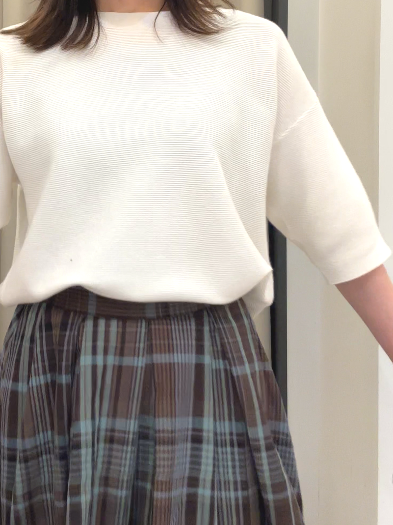 Nao さんの「grove｜【貴島明日香さん着用／洗濯機OK】レイヤードにもおすすめ、軽やかクロップドニット」を使ったコーディネート