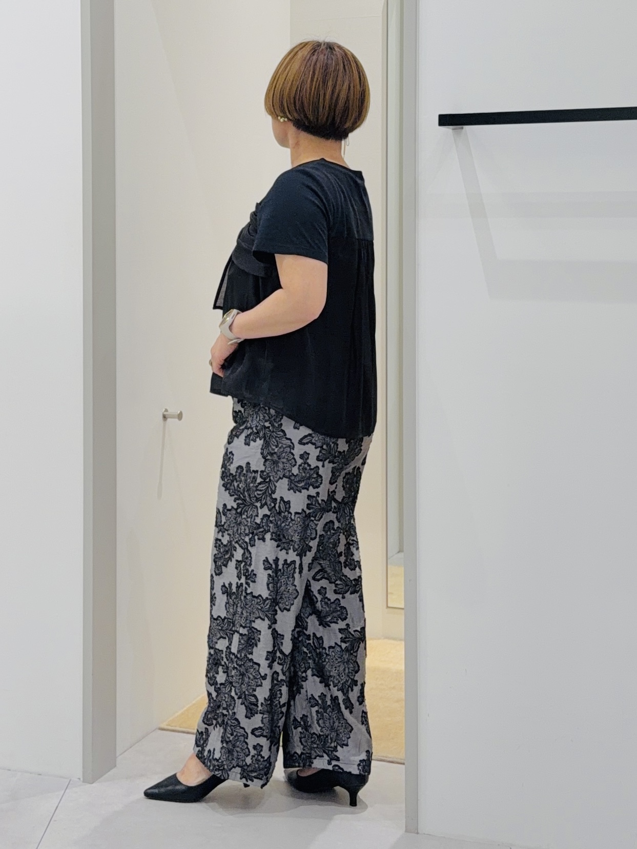 タナさんの「THE SHOP TK｜【ひんやり／吸水速乾／UV】ビスチェ風 切り替えTシャツ」を使ったコーディネート