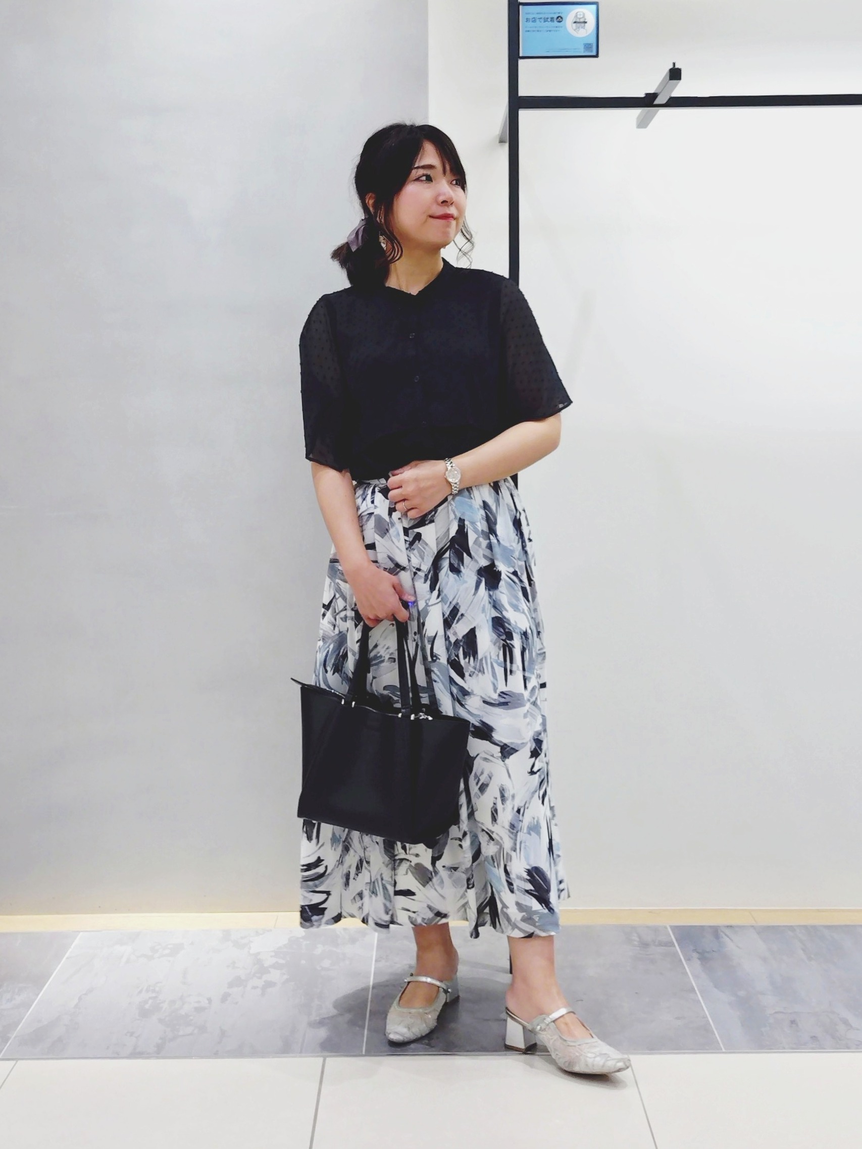 TOMOMIさんの「INDIVI｜【さらに軽く軽快！／着る日傘】ノーカラージャケット」を使ったコーディネート