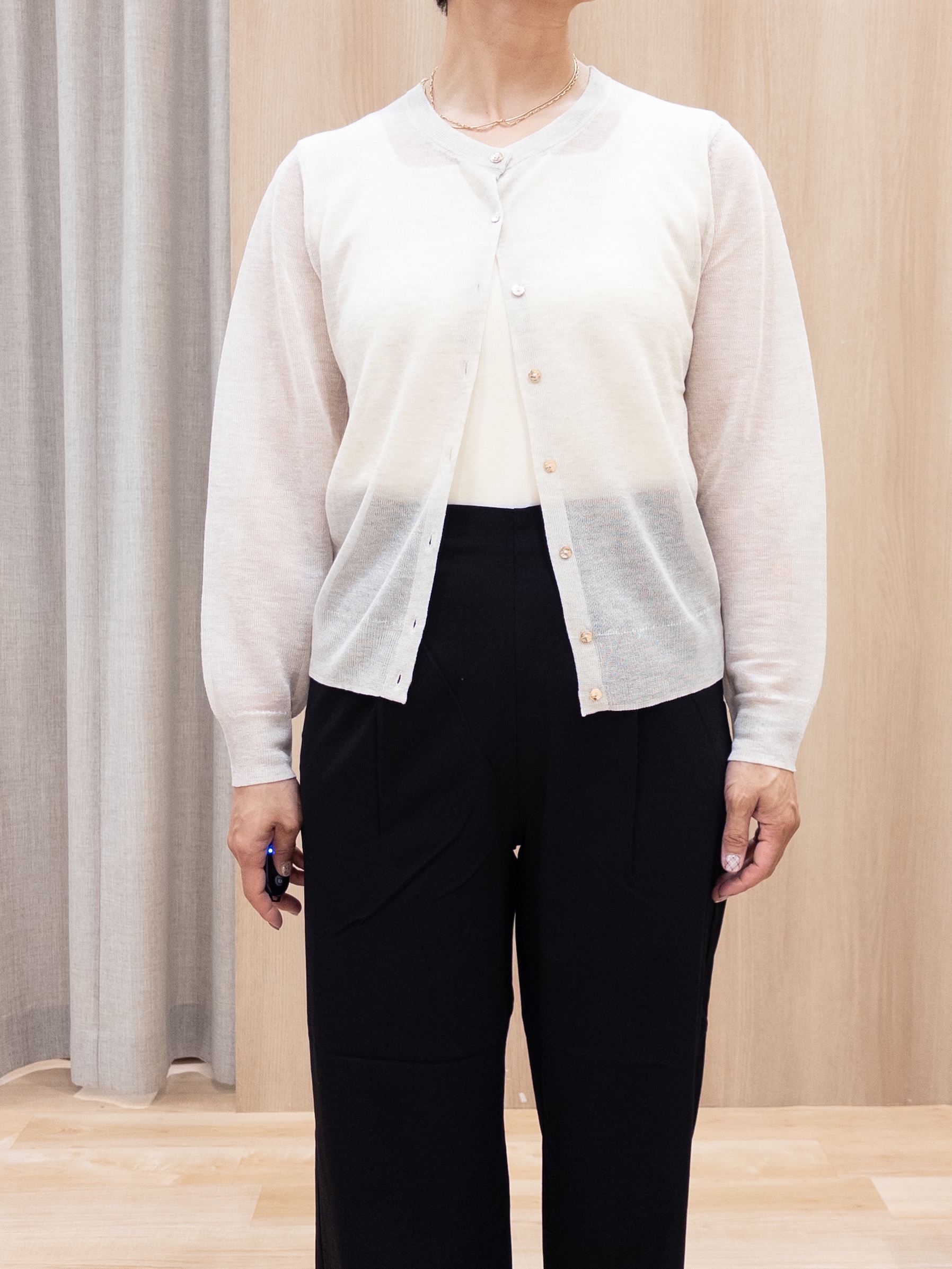 シュウコさんの「grove｜高評価！【洗える/名品】大人の透け感、シアーカーディガン」を使ったコーディネート