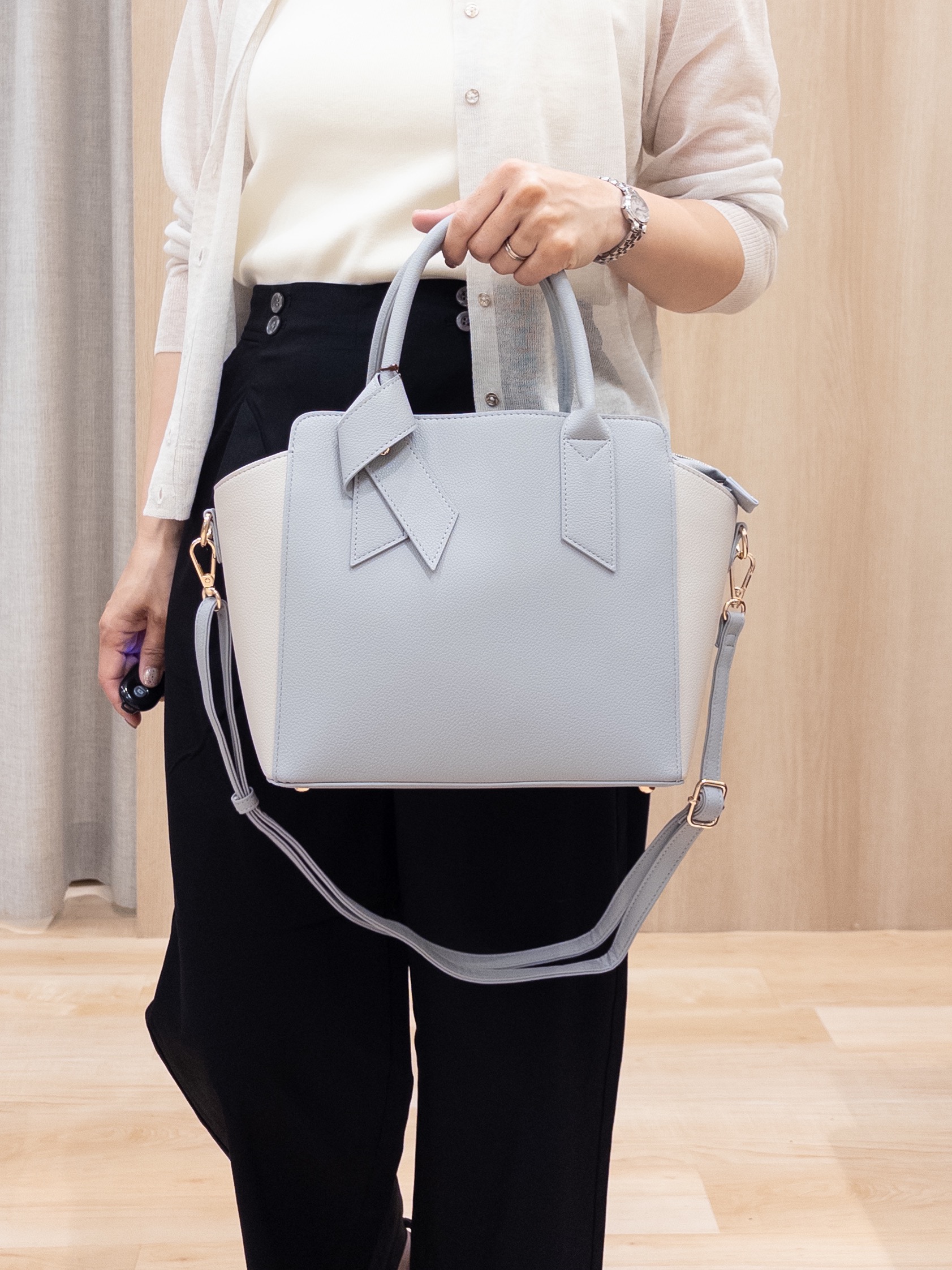 シュウコさんの「grove｜高評価！【洗える/名品】大人の透け感、シアーカーディガン」を使ったコーディネート