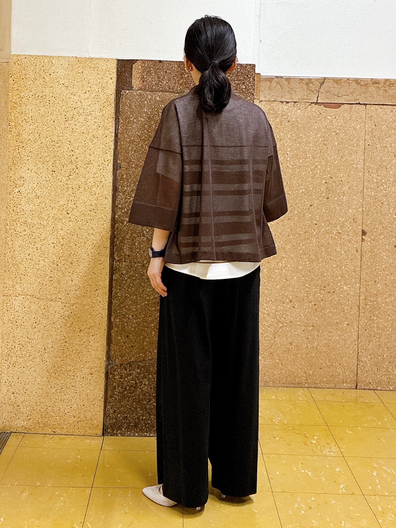 hattoriさんの「INDIVI｜【褒められパンツ／洗える／ウエストゴム】ワイドタックパンツ」を使ったコーディネート