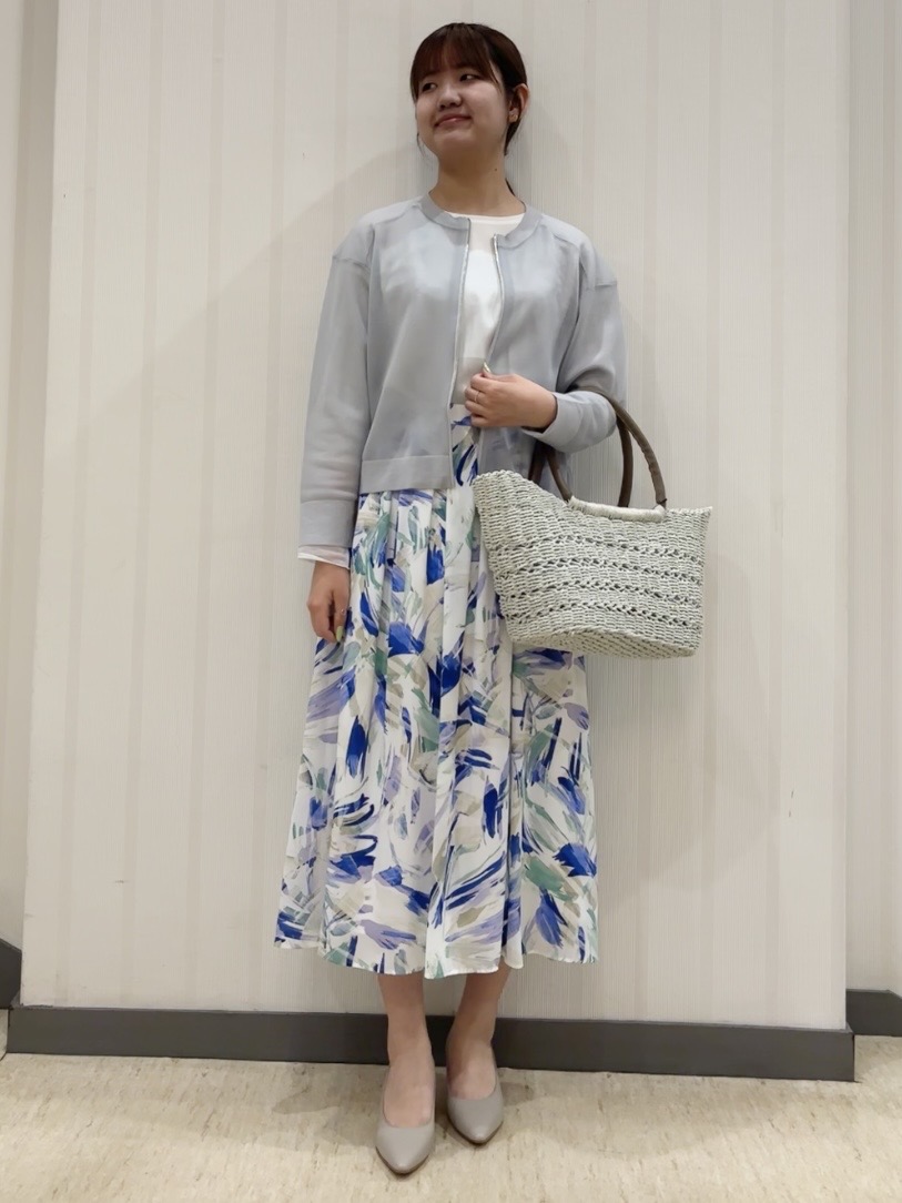 ちひさんの「INDIVI｜【洗える／シアーラメ】ブルゾン風ジップアップニットカーディガン」を使ったコーディネート