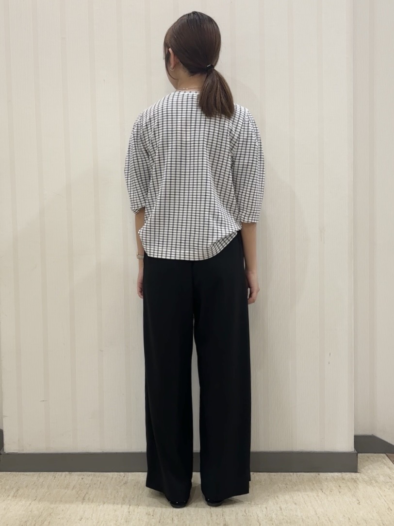 ちひさんの「INDIVI｜【さらに軽く軽快！／着る日傘】イージーワイドパンツ」を使ったコーディネート