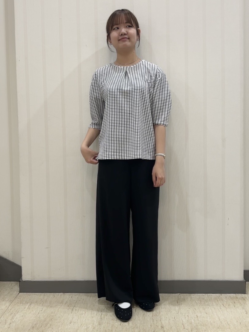 ちひさんの「INDIVI｜【さらに軽く軽快！／着る日傘】イージーワイドパンツ」を使ったコーディネート