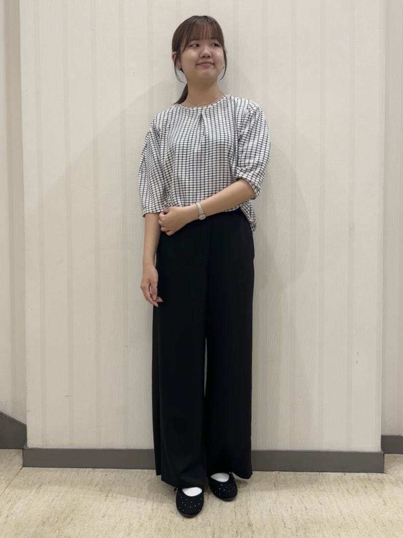ちひさんの「INDIVI｜【さらに軽く軽快！／着る日傘】イージーワイドパンツ」を使ったコーディネート