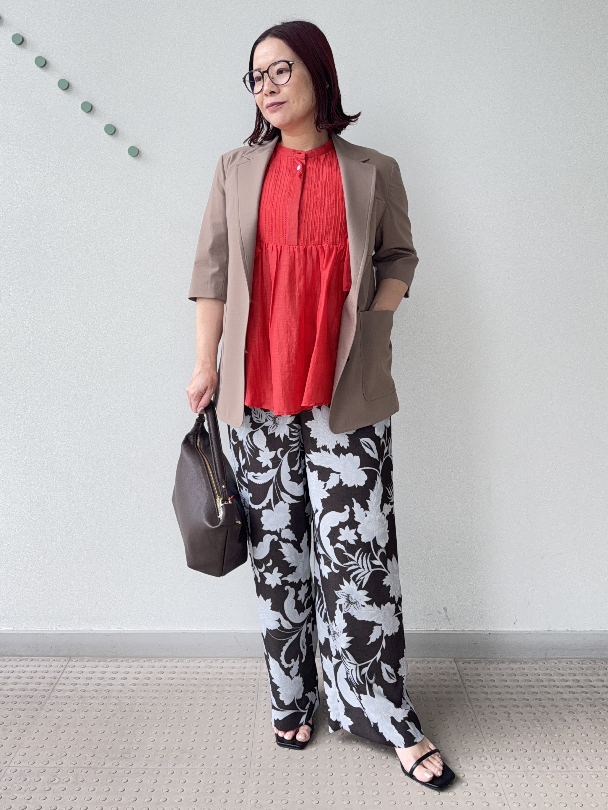 Asamiさんの「DRESSTERIOR｜コットンシルク ラッフルスリーブ ブラウス」を使ったコーディネート