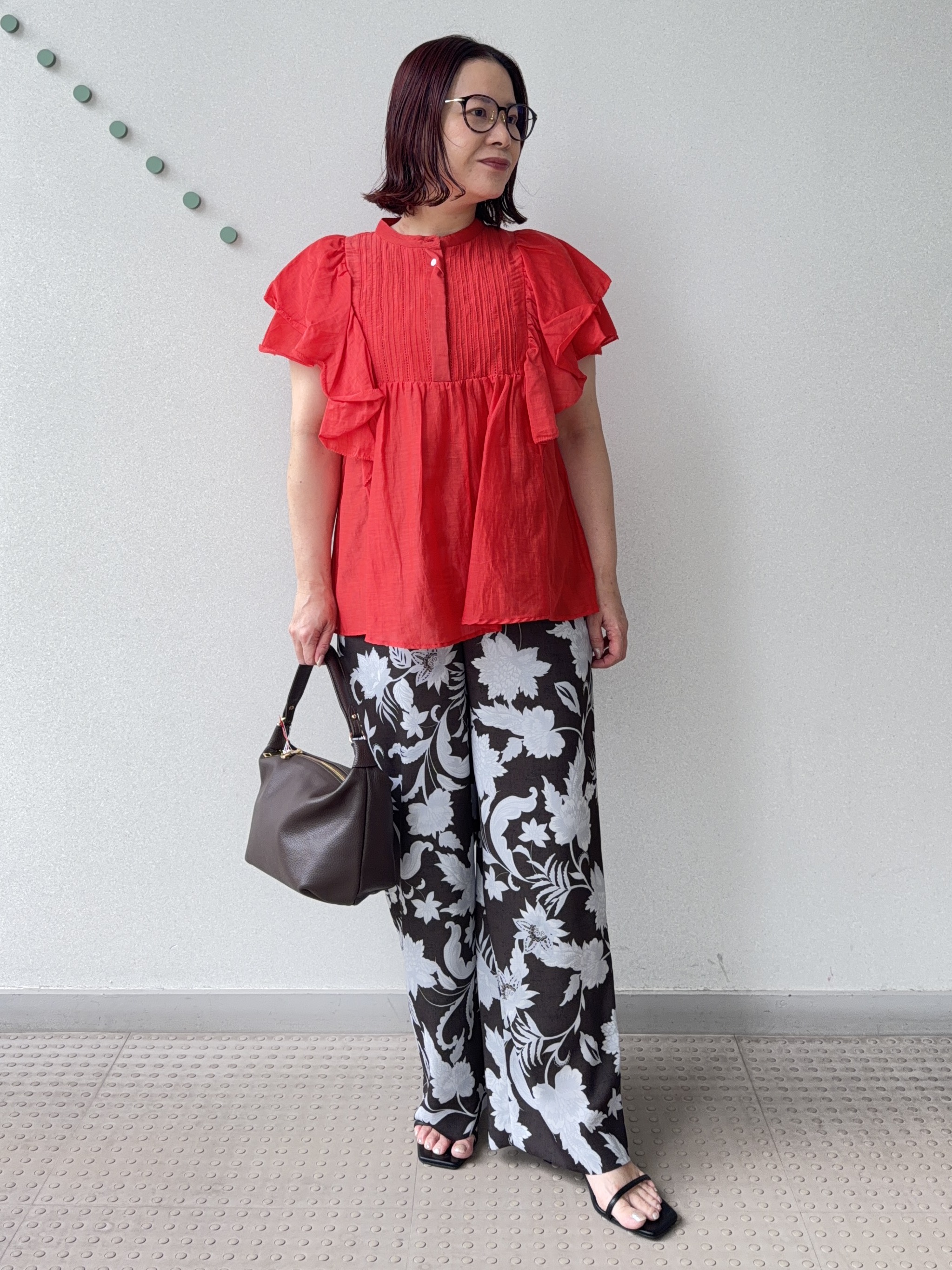 Asamiさんの「DRESSTERIOR｜コットンシルク ラッフルスリーブ ブラウス」を使ったコーディネート
