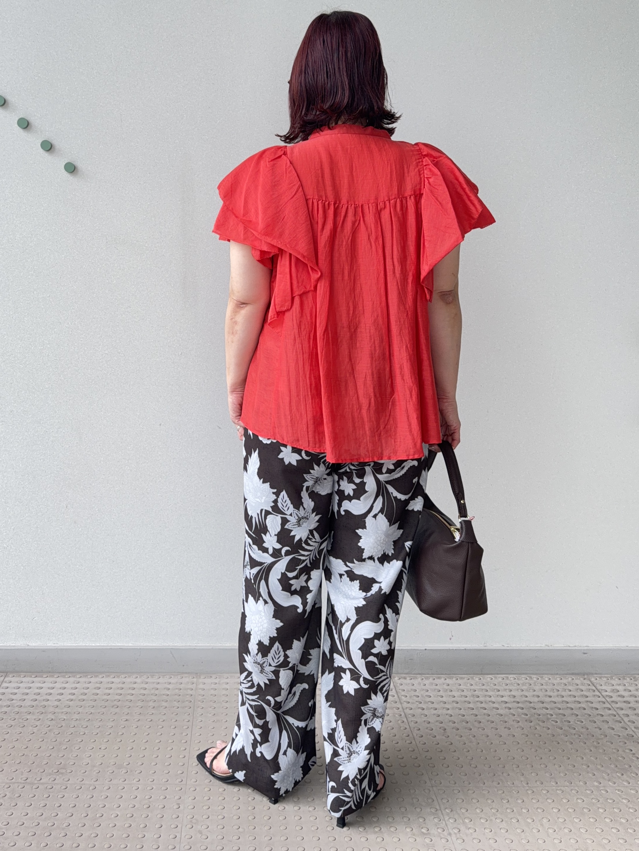 Asamiさんの「DRESSTERIOR｜コットンシルク ラッフルスリーブ ブラウス」を使ったコーディネート