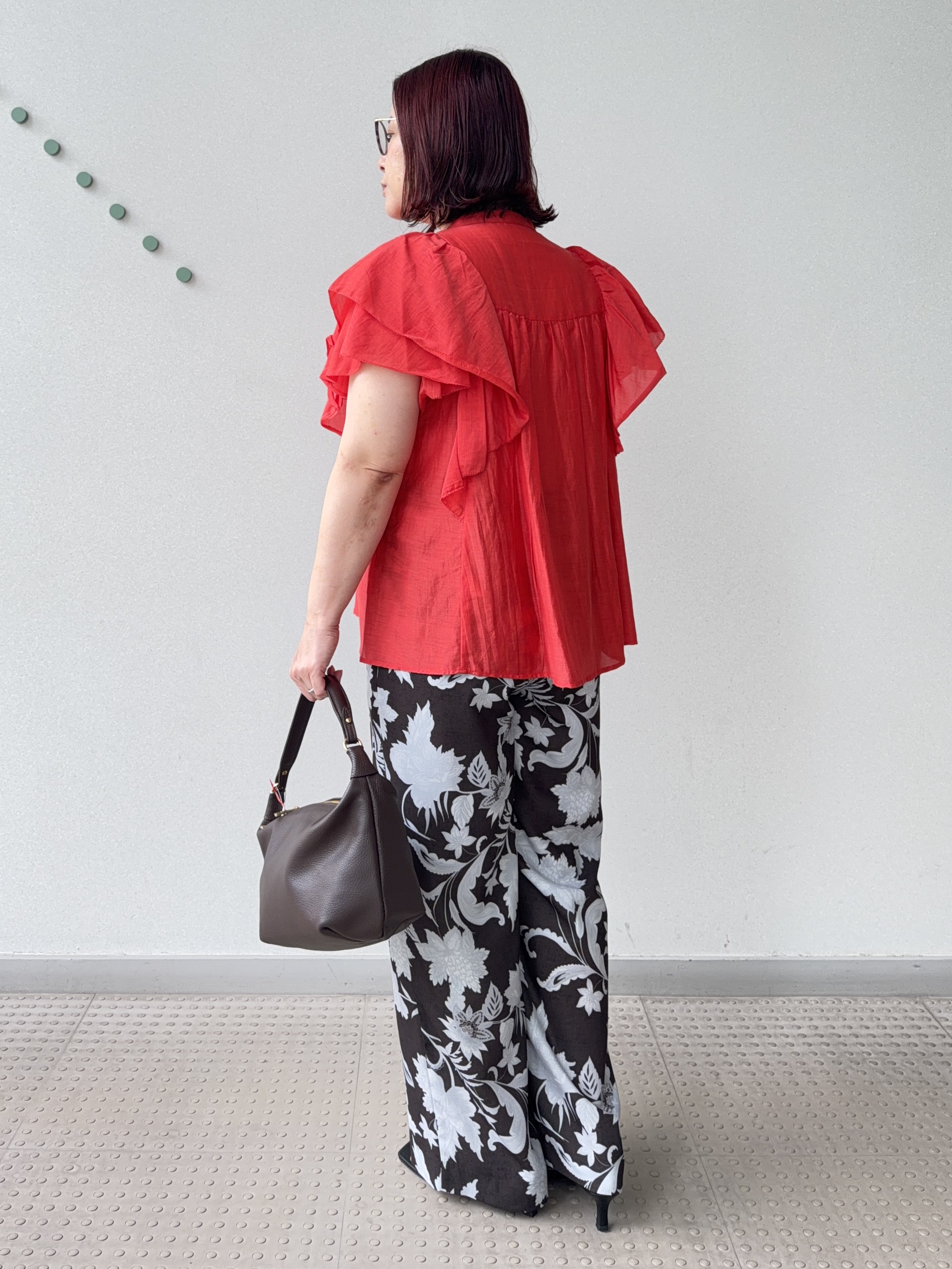 Asamiさんの「DRESSTERIOR｜コットンシルク ラッフルスリーブ ブラウス」を使ったコーディネート