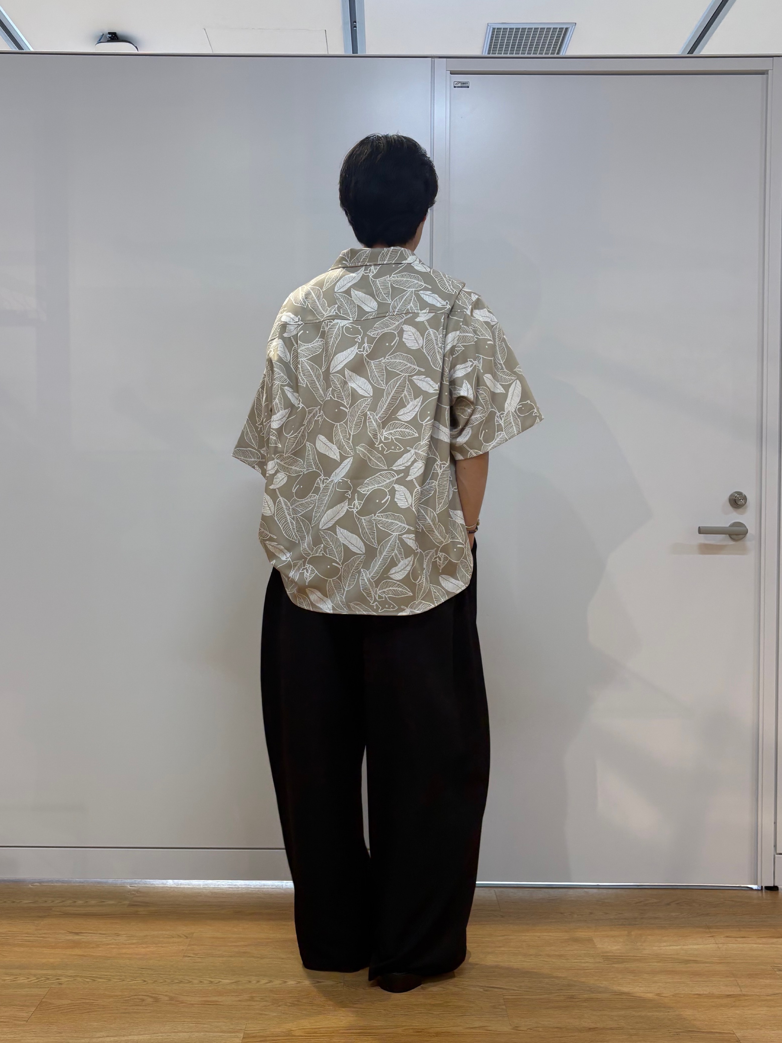 北浦歩大さんの「tk.TAKEO KIKUCHI｜梨地クジラシャツ」を使ったコーディネート