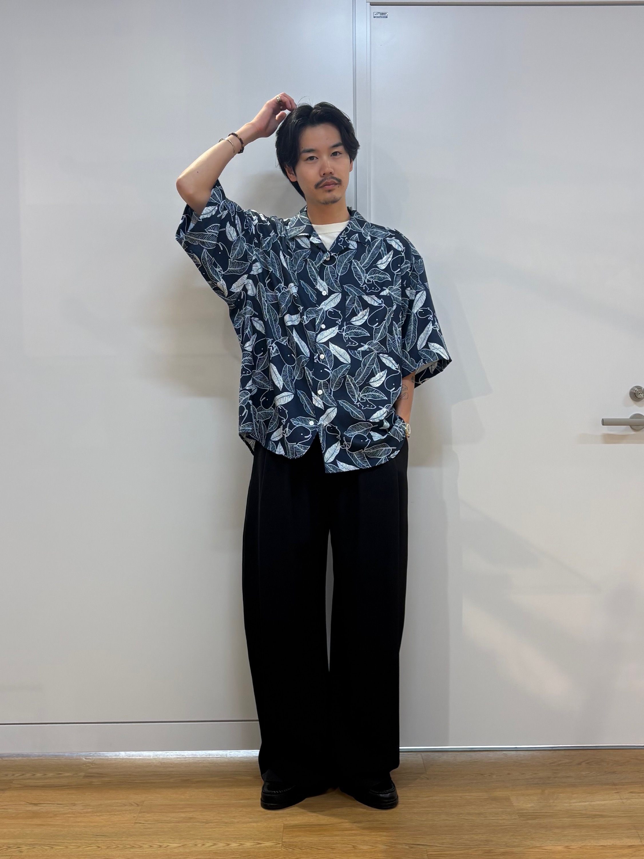 北浦歩大さんの「tk.TAKEO KIKUCHI｜梨地クジラシャツ」を使ったコーディネート