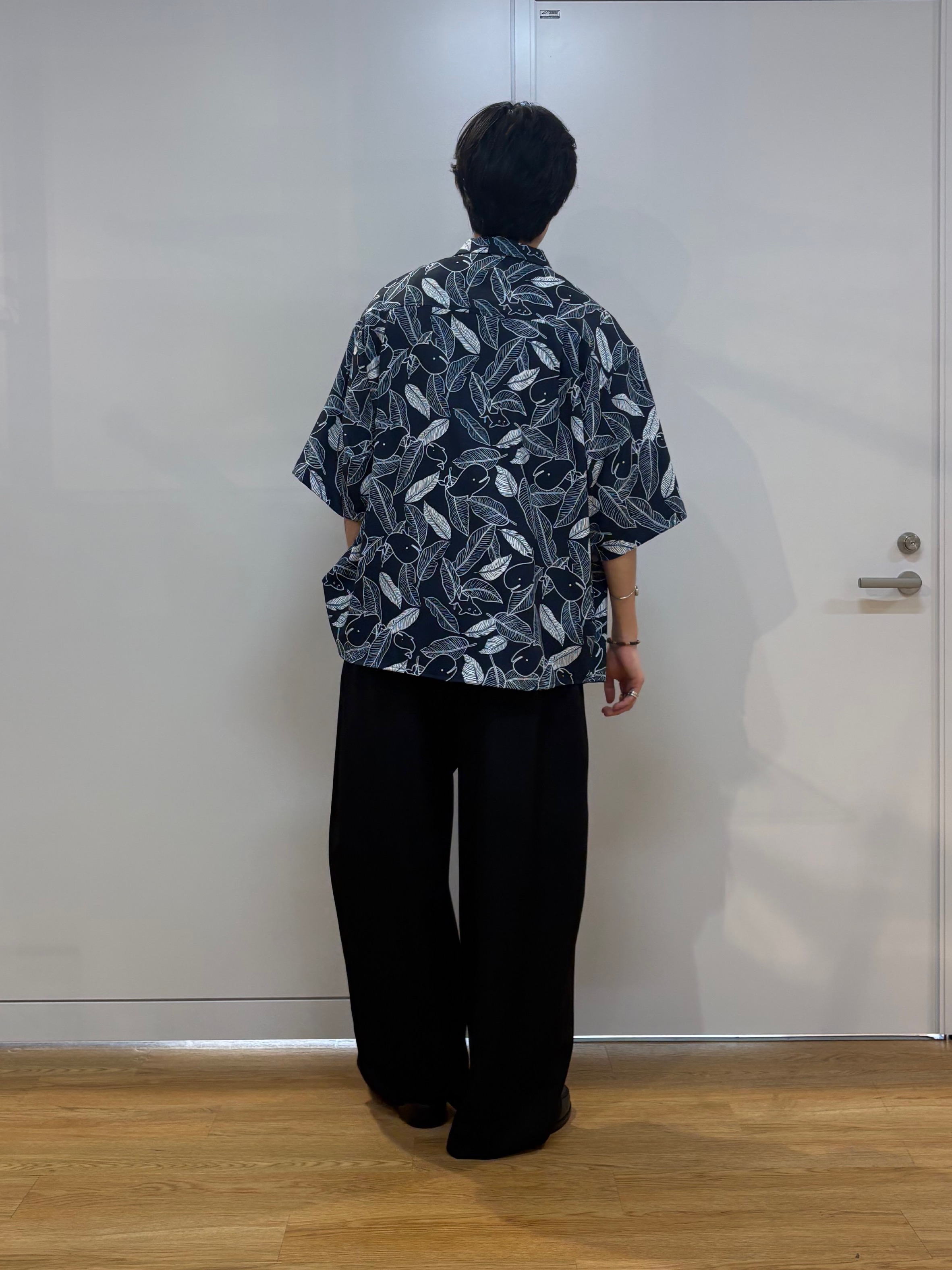 北浦歩大さんの「tk.TAKEO KIKUCHI｜梨地クジラシャツ」を使ったコーディネート