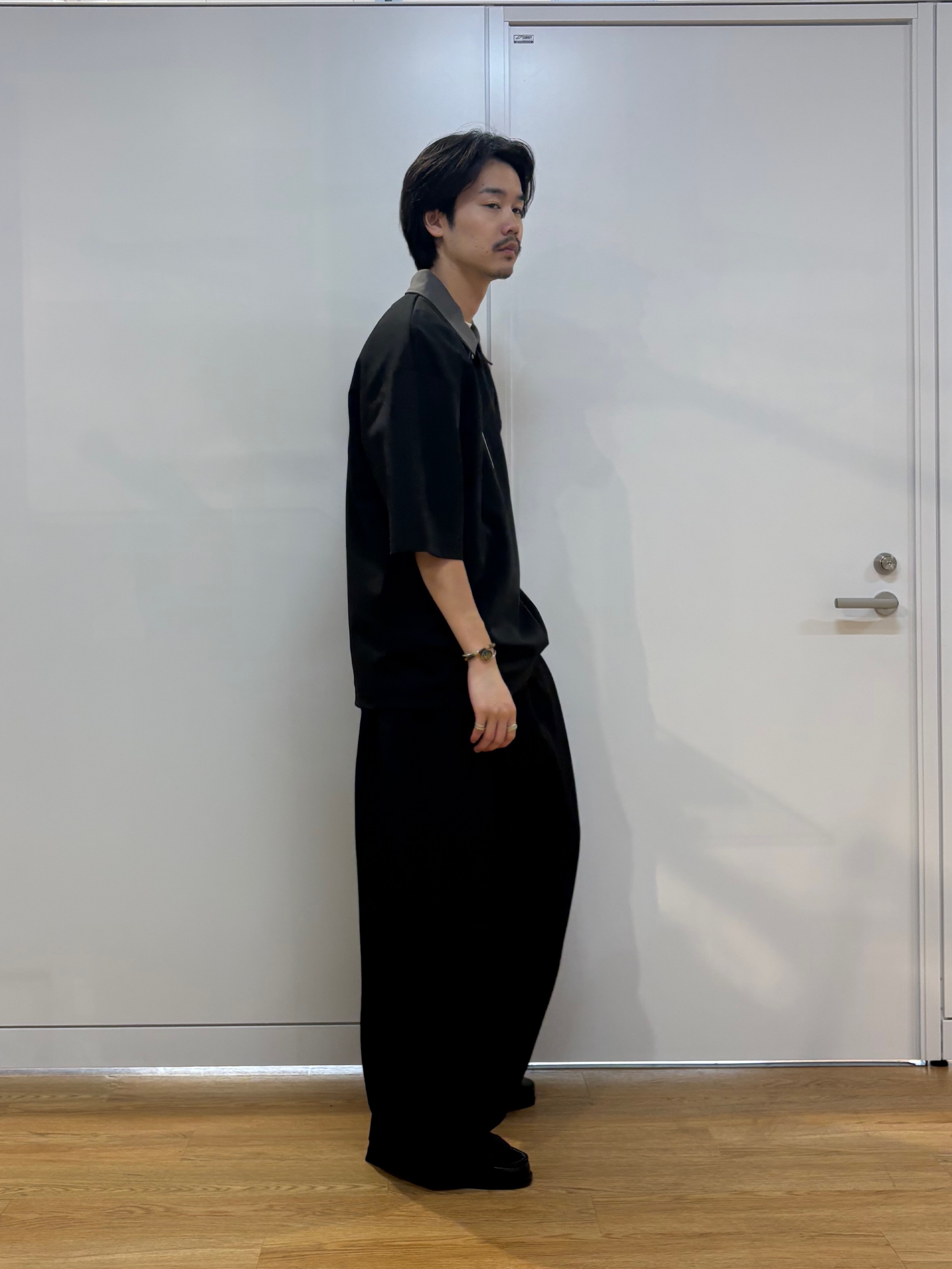 北浦歩大さんの「tk.TAKEO KIKUCHI｜【人気商品！】カラースイッチハーフジップポロ/ドロップショルダー/ポロシャツ/ドライタッチ」を使ったコーディネート