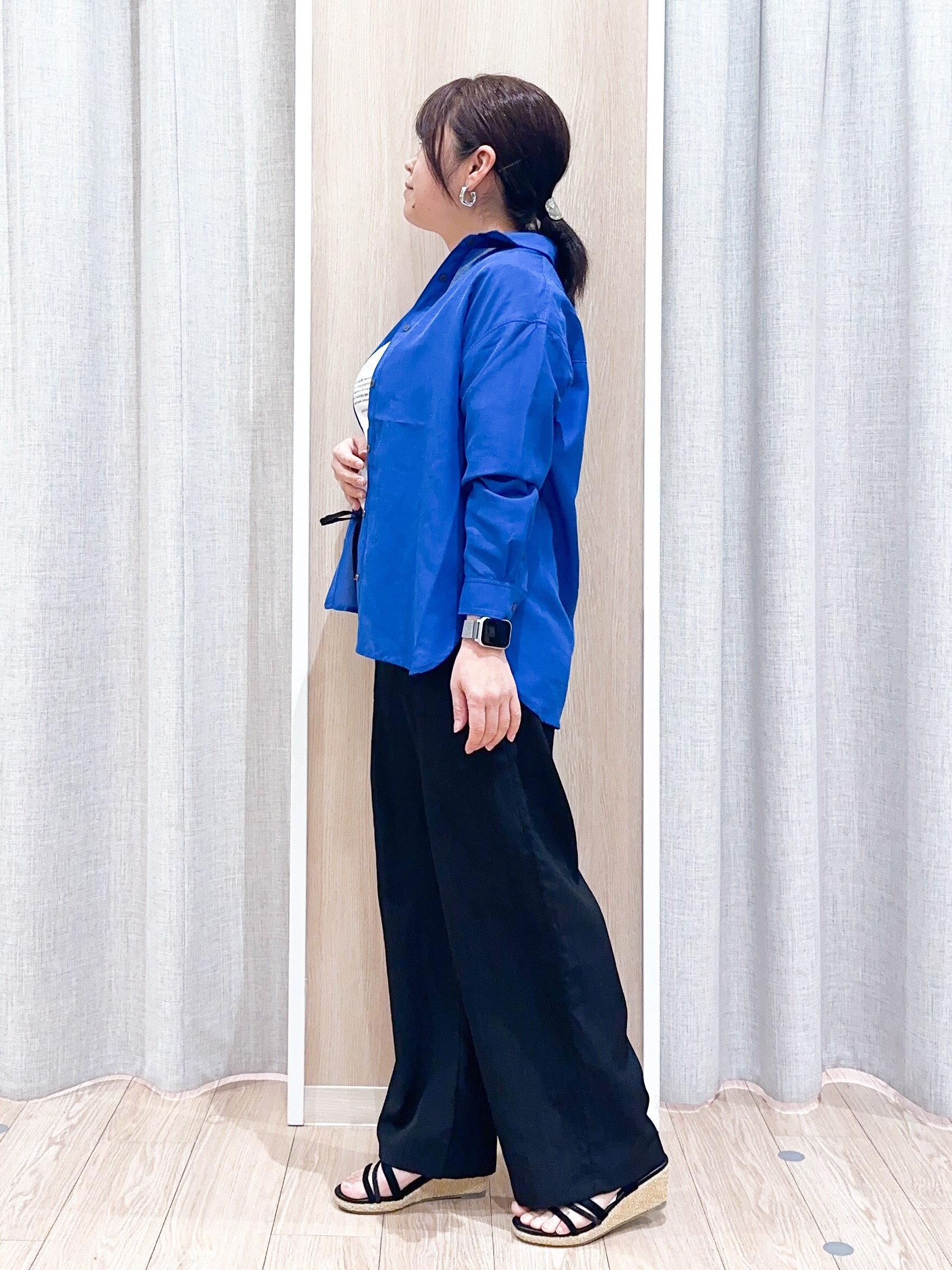naoさんの「grove｜【洗濯機OK・ひんやり】朝晩の気温差に◎軽やかシアーシャツ」を使ったコーディネート