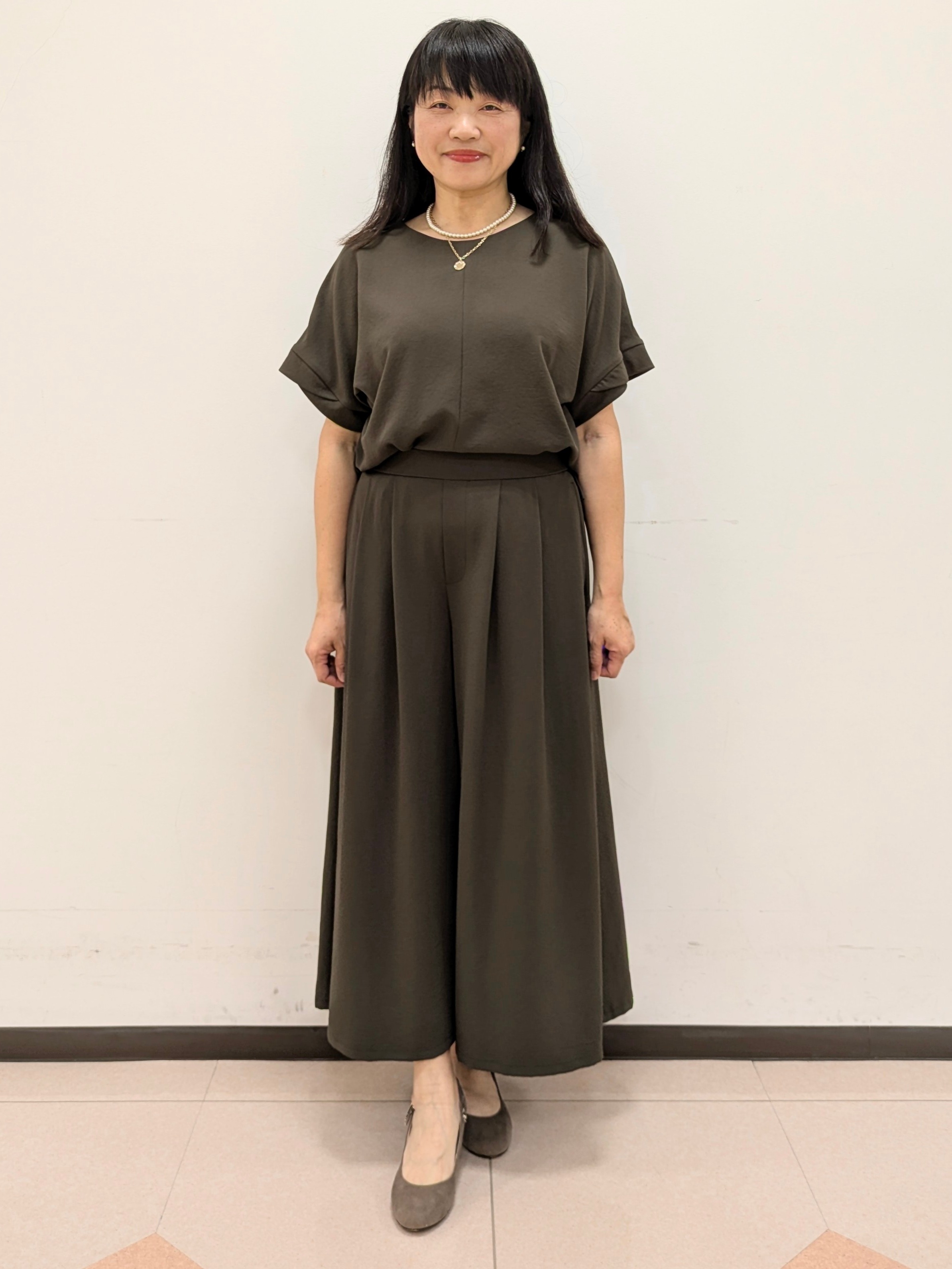 ともさんの「UNTITLED｜【前後2WAY/はっ水/セットアップ可】リラクシーフレンチスリーブブラウス」を使ったコーディネート