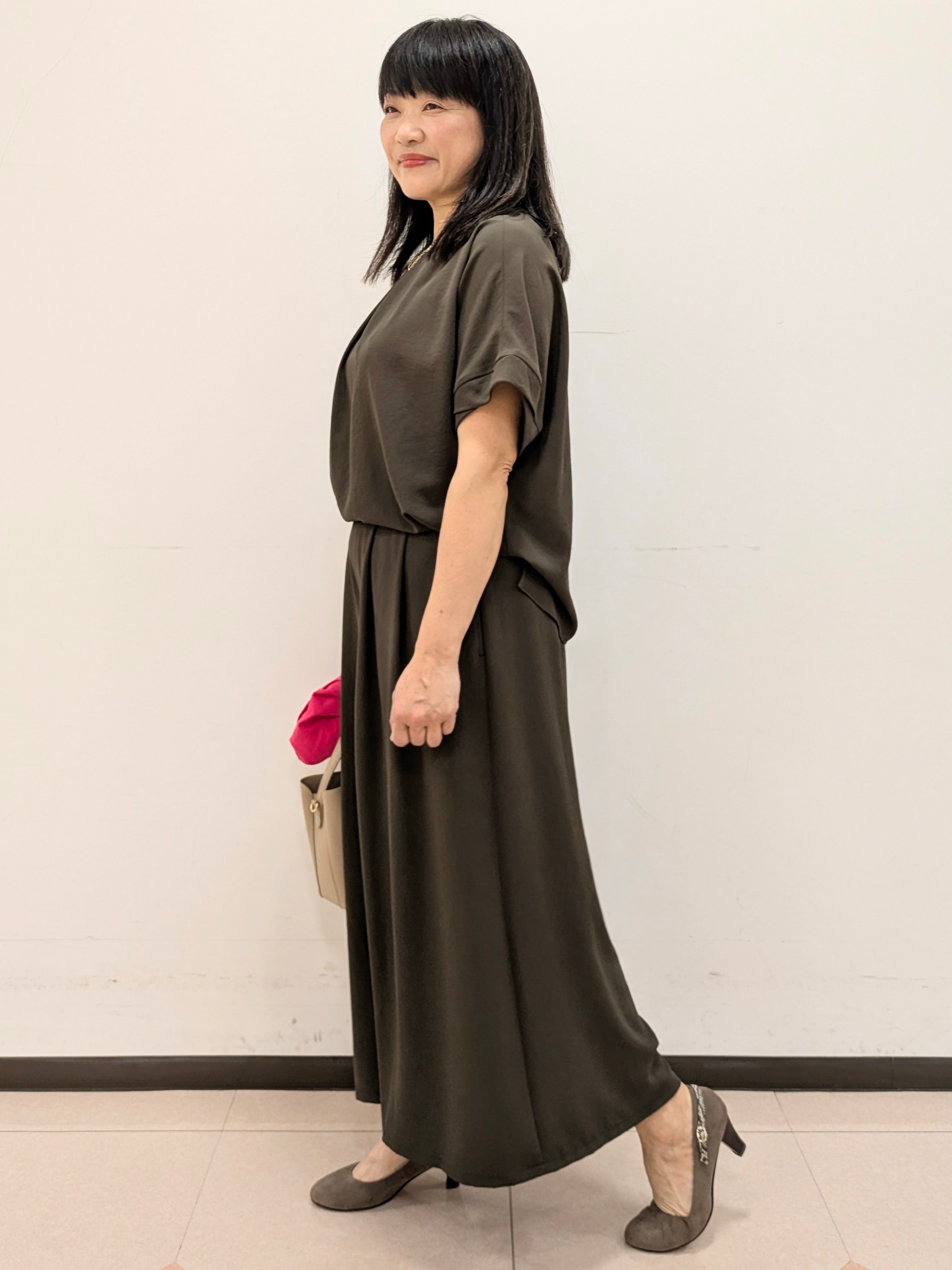 ともさんの「UNTITLED｜【前後2WAY/はっ水/セットアップ可】リラクシーフレンチスリーブブラウス」を使ったコーディネート