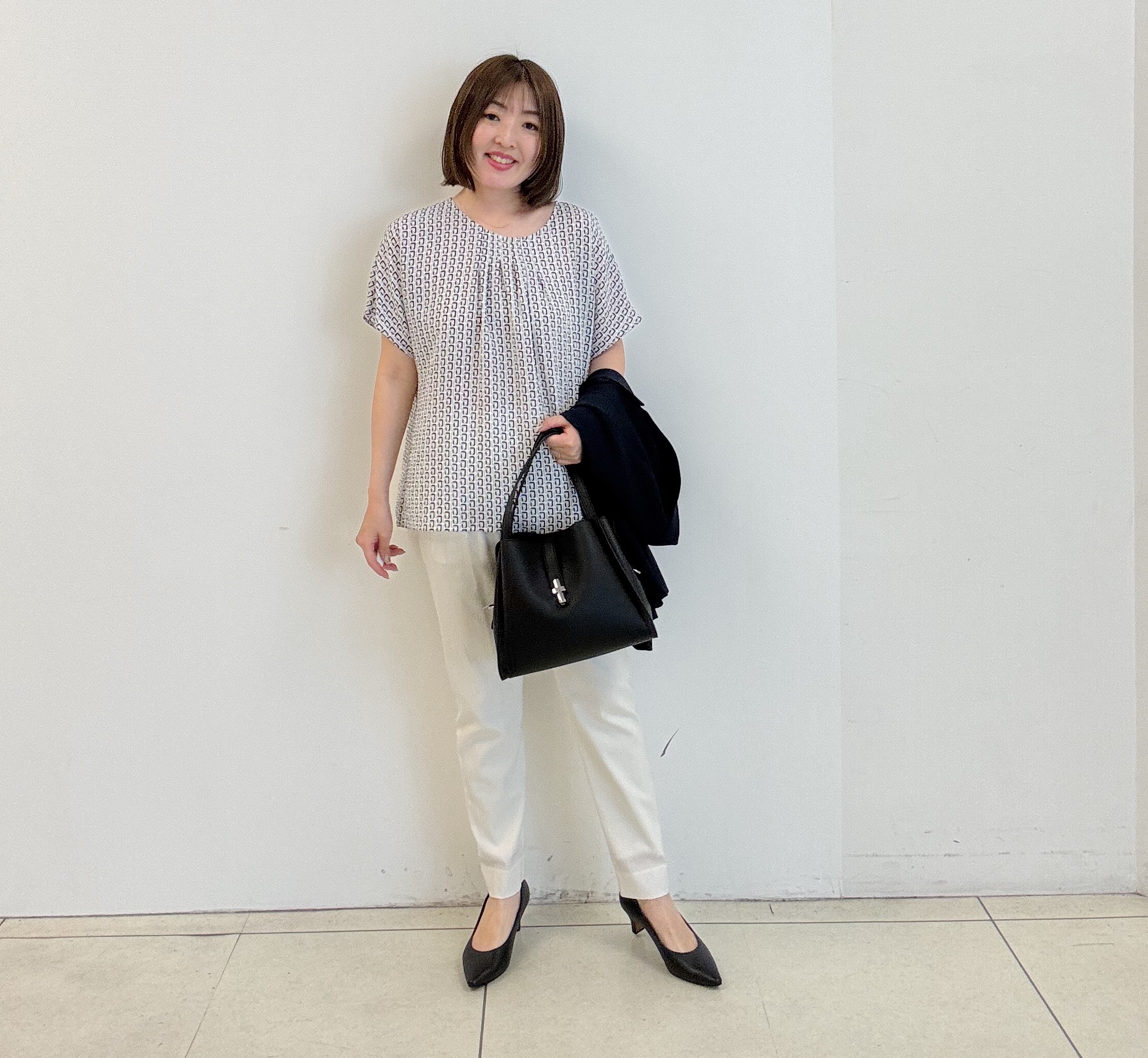 yoshiyaさんの「INDIVI｜【洗える】無地＆チェーン柄 ギャザートップス」を使ったコーディネート