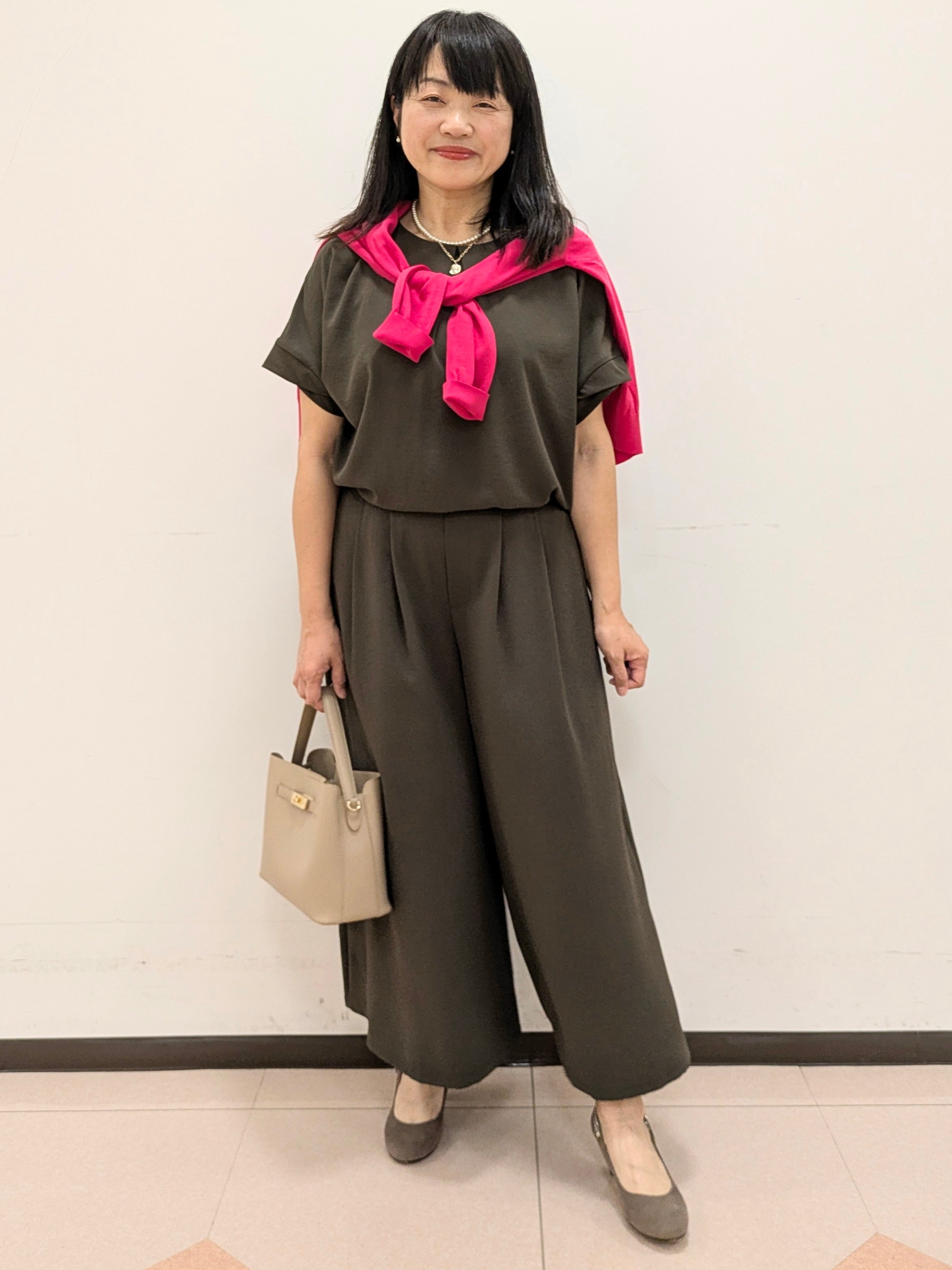 ともさんの「UNTITLED｜【前後2WAY/はっ水/セットアップ可】リラクシーフレンチスリーブブラウス」を使ったコーディネート