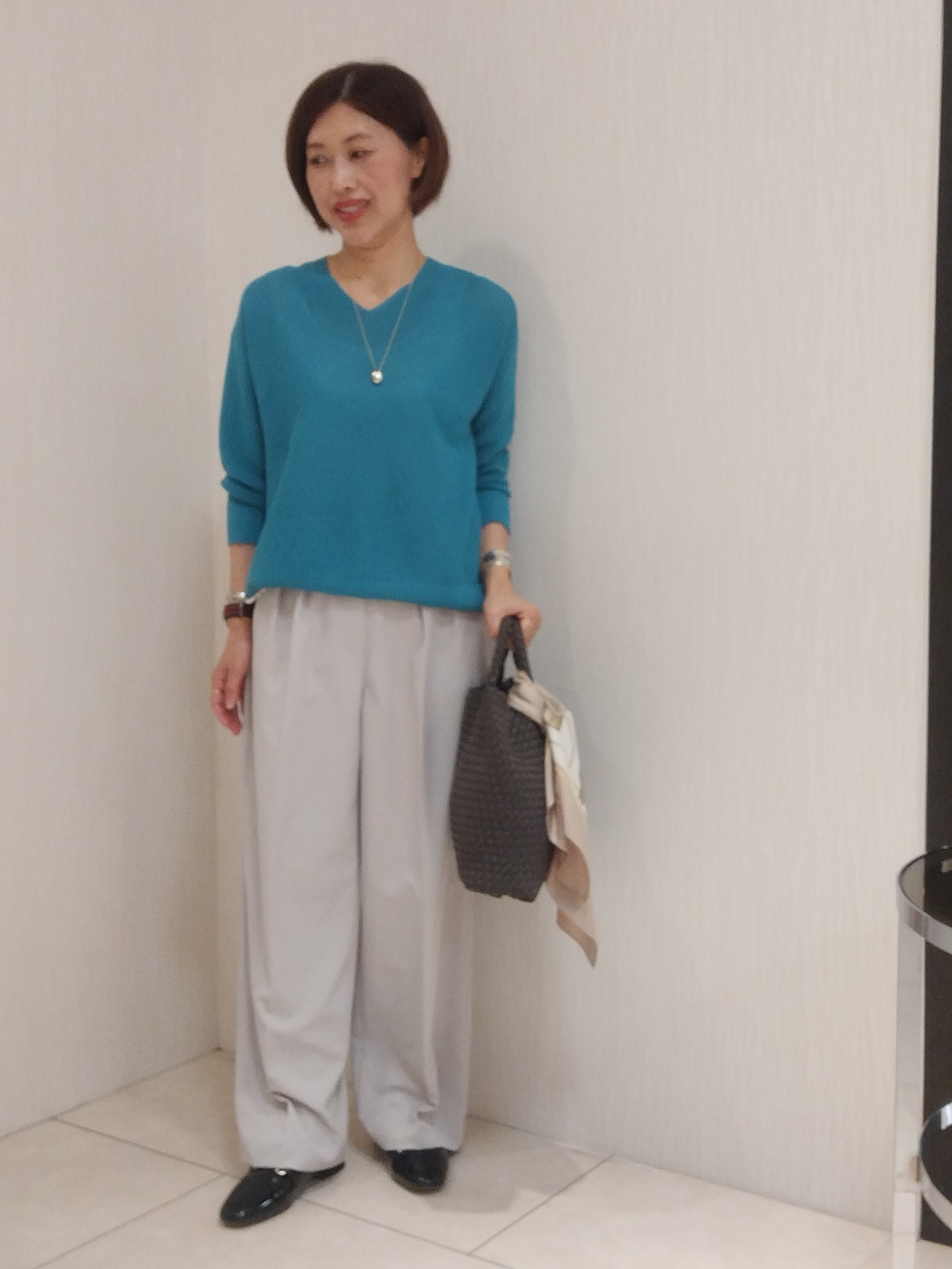u&minus;macoさんの「UNTITLED｜【7色展開/洗える/程よい透け感】ドライタッチVネックニット」を使ったコーディネート