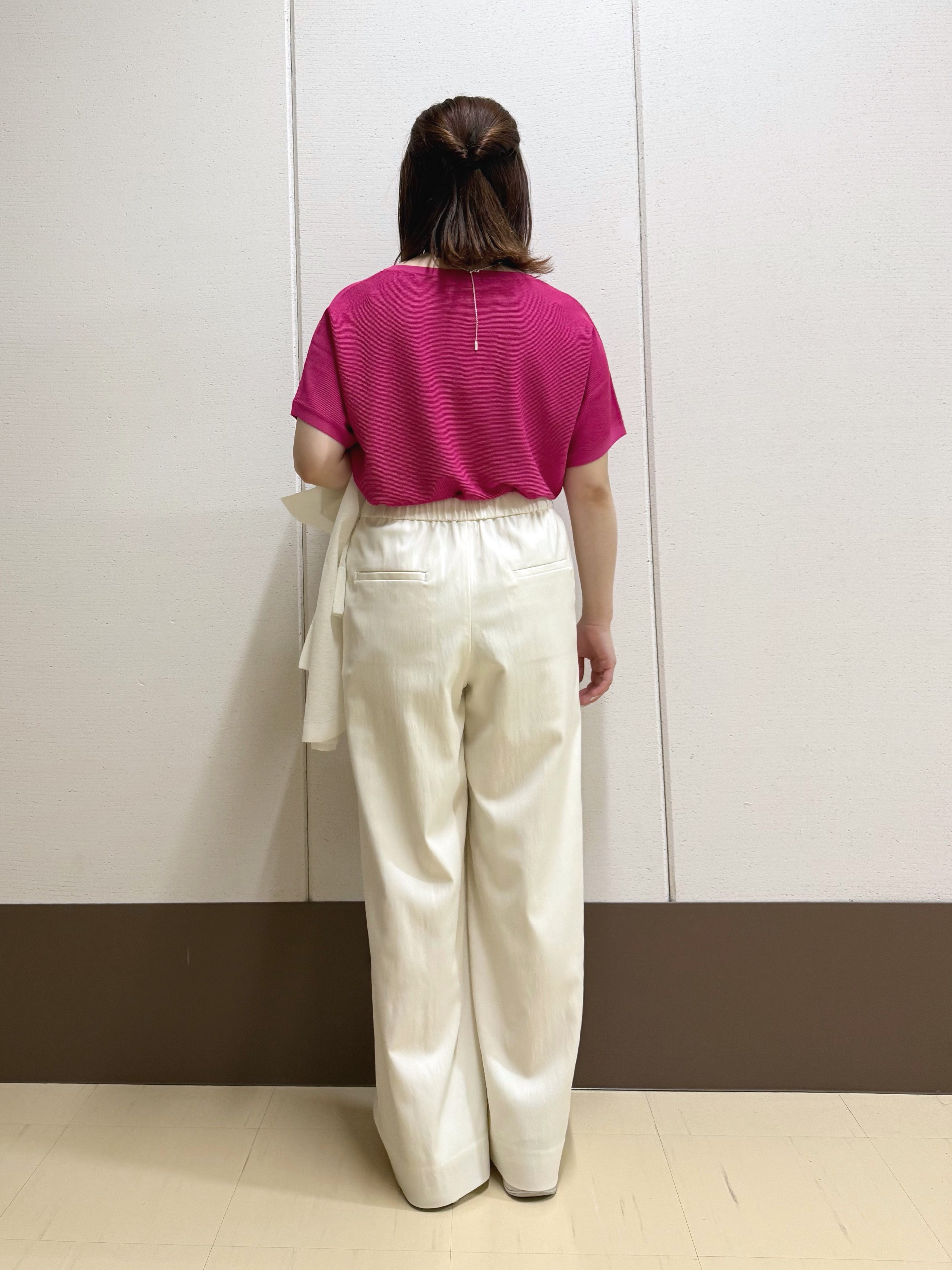 Rikoさんの「INDIVI｜【洗える】ガーター編みVネックニットT」を使ったコーディネート