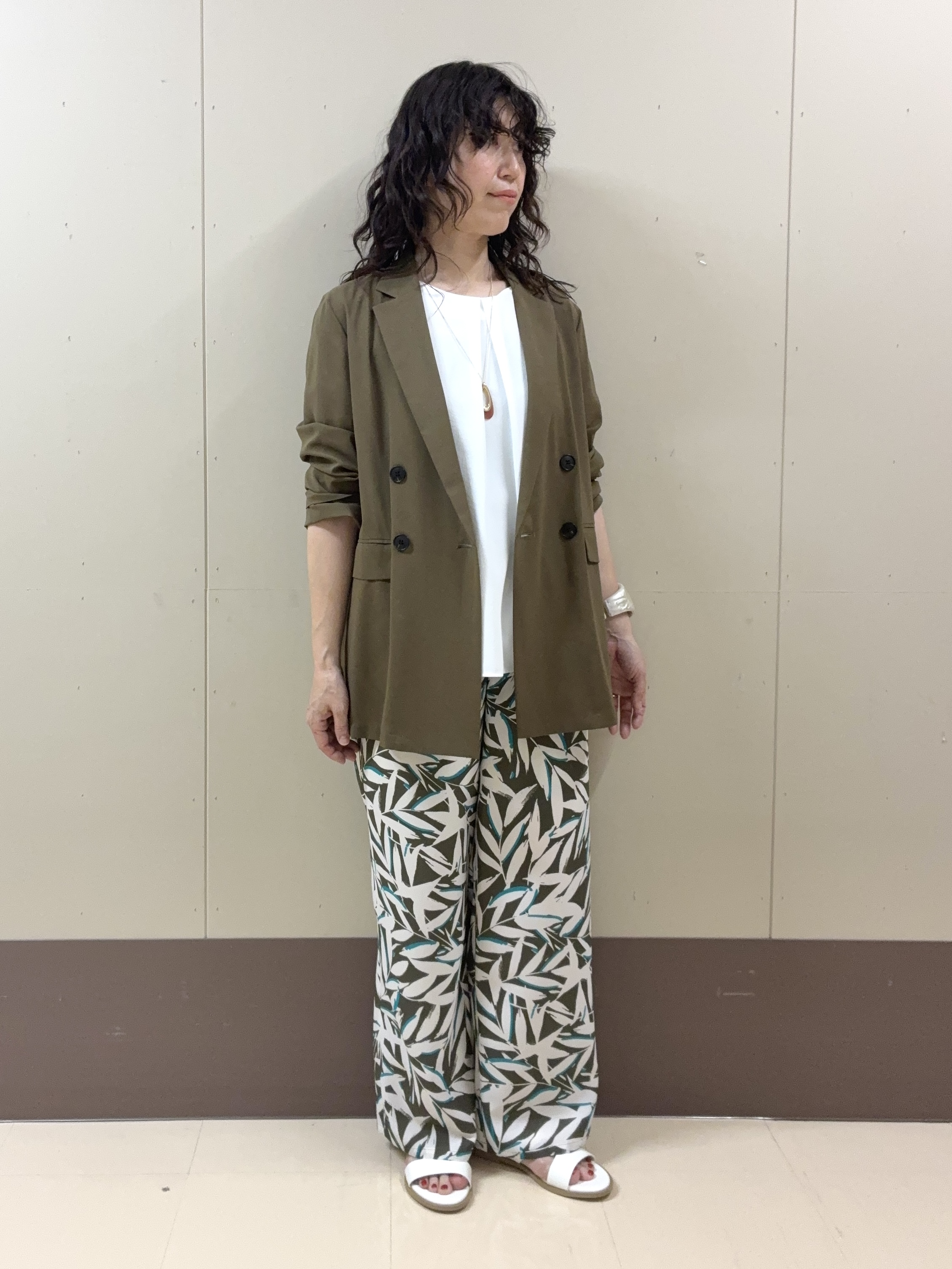 Noriさんの「UNTITLED｜【前後2WAY/はっ水/セットアップ可】リラクシーフレンチスリーブブラウス」を使ったコーディネート