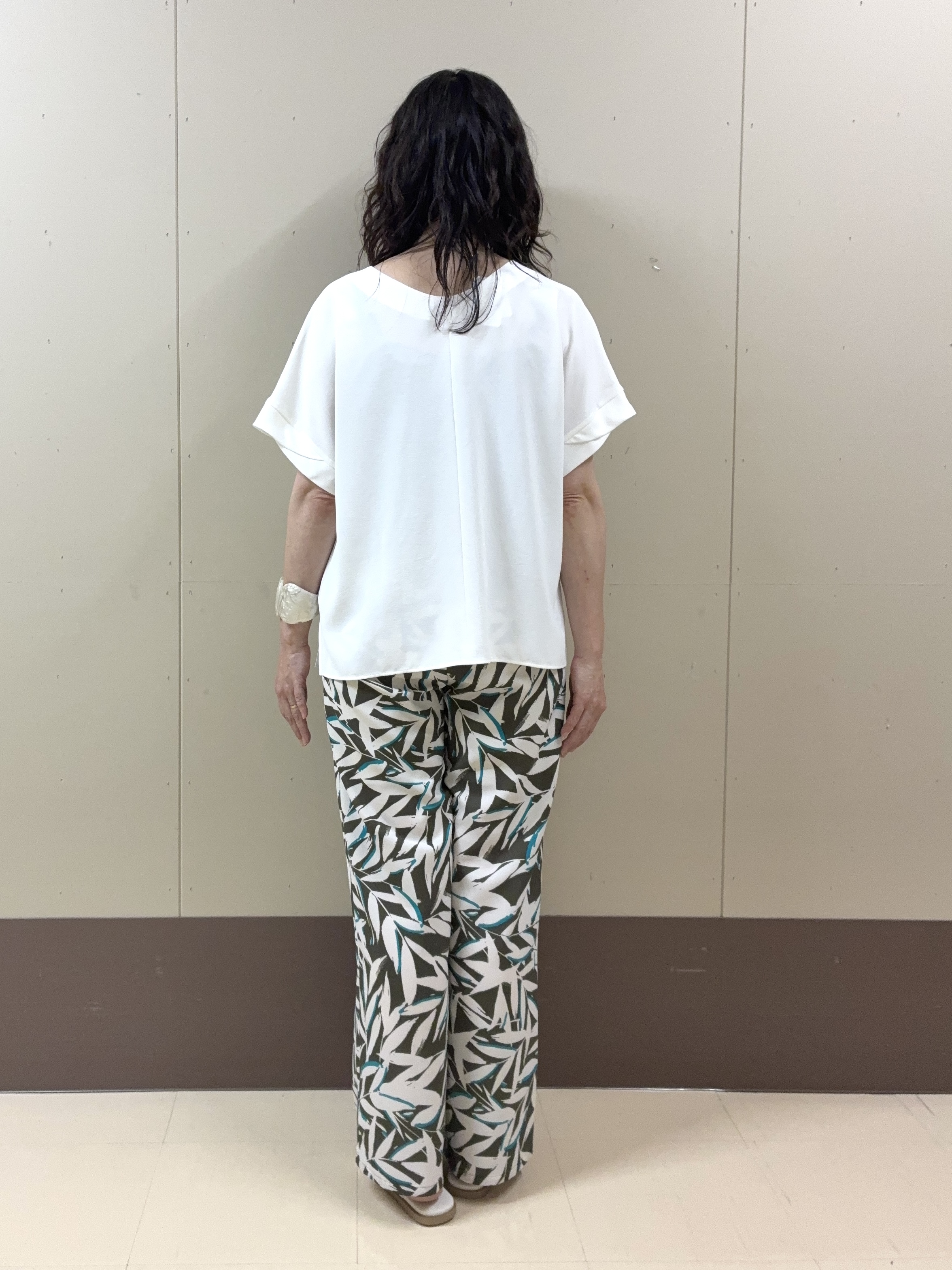 Noriさんの「UNTITLED｜【前後2WAY/はっ水/セットアップ可】リラクシーフレンチスリーブブラウス」を使ったコーディネート