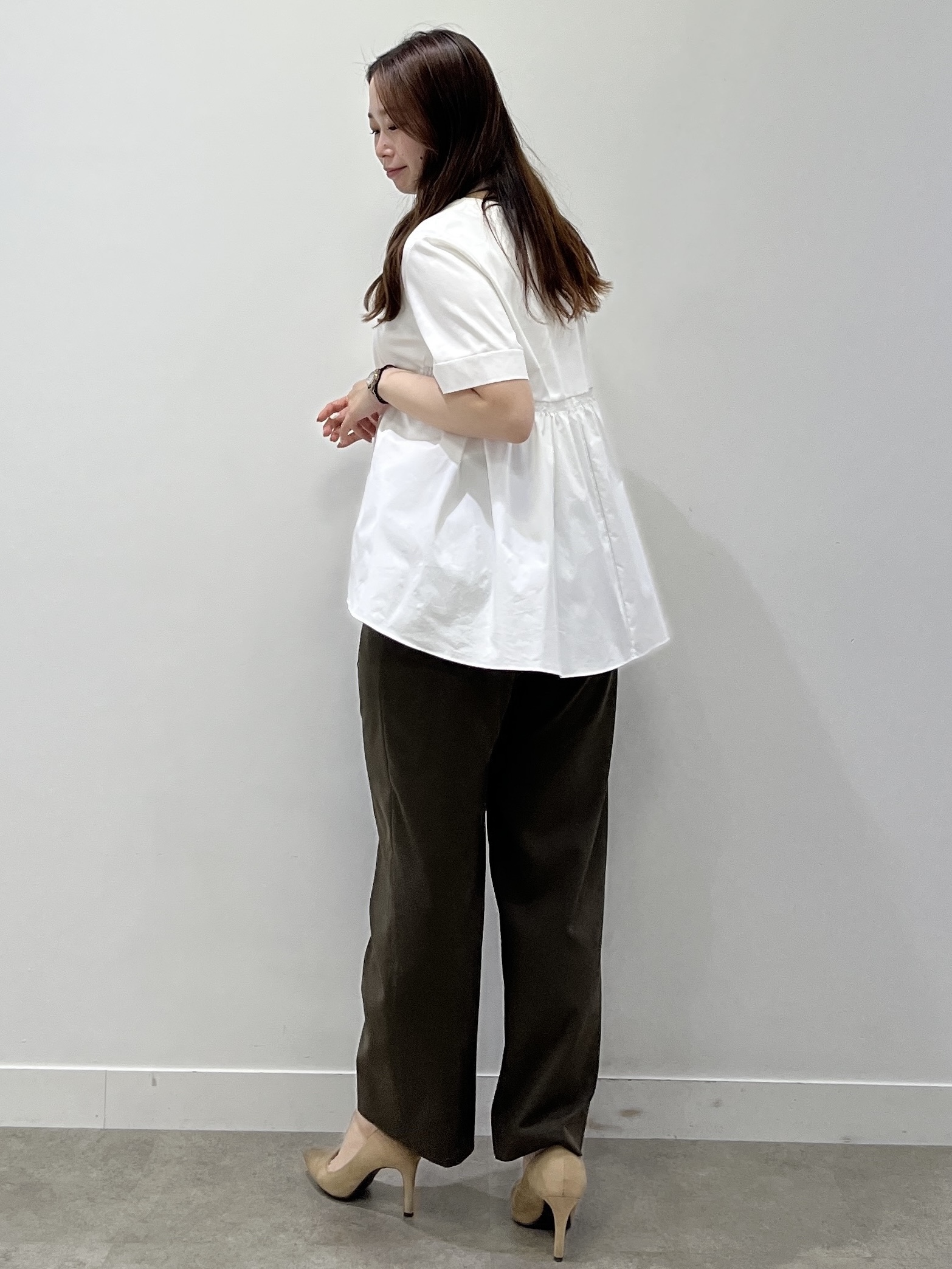 Saekoさんの「COUP DE CHANCE｜【手洗い可／日本製】バックペプラムデザイン プルオーバー」を使ったコーディネート