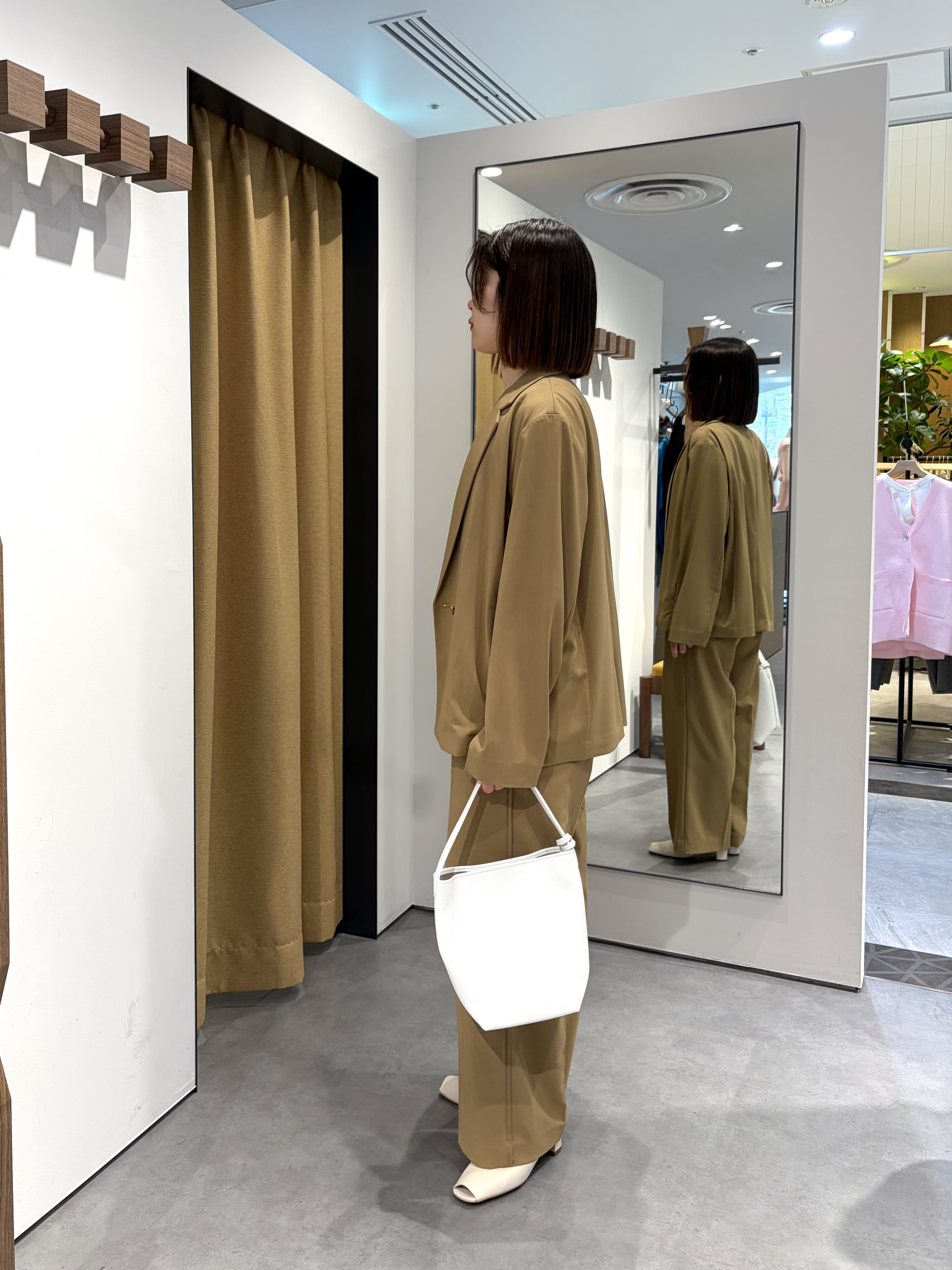 amiさんの「INDIVI｜Comfy SET UP｜ダブルブレストイージージャケット【セットアップ対応／通勤／カセット服／接触」を使ったコーディネート