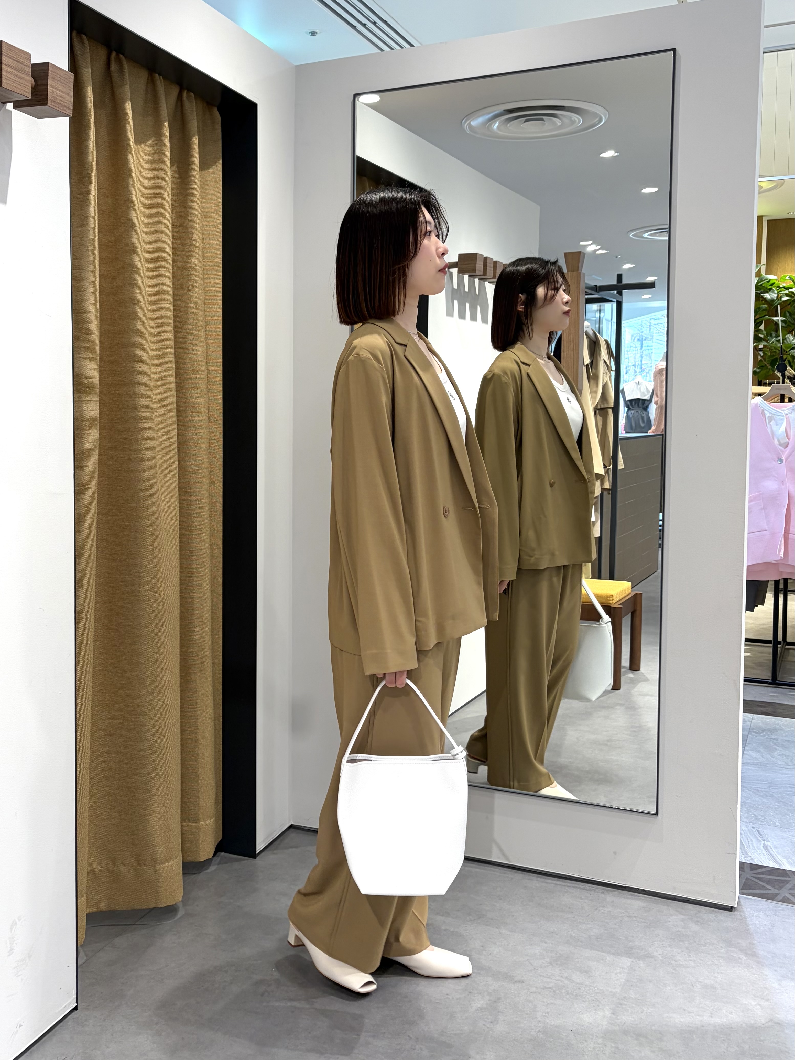 amiさんの「INDIVI｜Comfy SET UP｜ダブルブレストイージージャケット【セットアップ対応／通勤／カセット服／接触」を使ったコーディネート