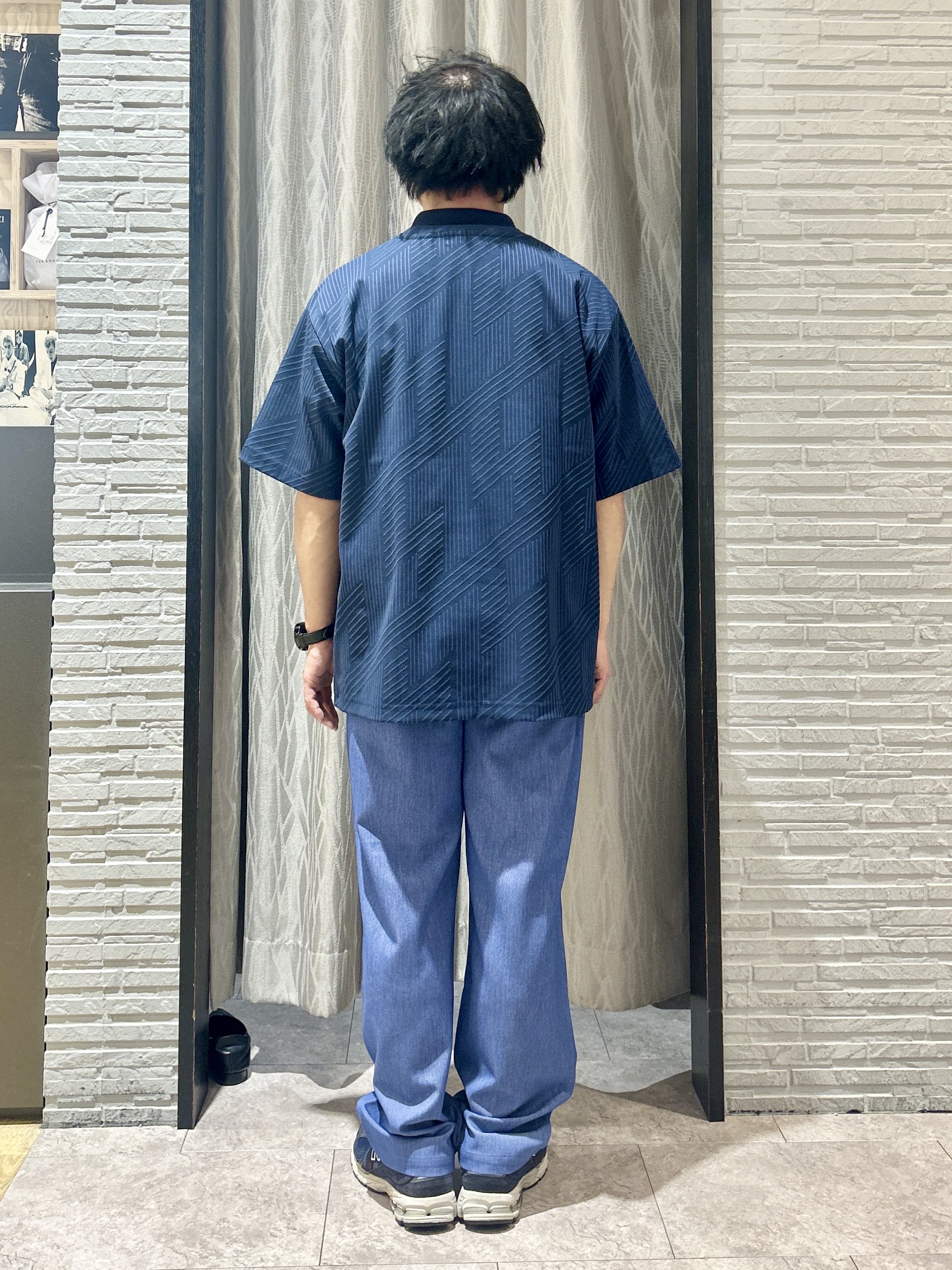 KENJI Iさんの「THE SHOP TK｜【無地だと少し物足りないという方へ】ジオメトリック柄 半袖Tシャツ 洗濯機OK」を使ったコーディネート