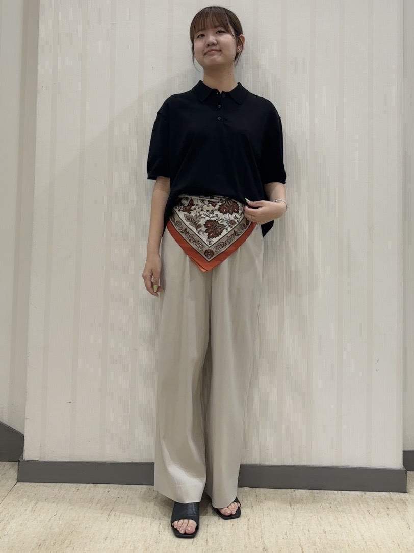 ちひさんの「INDIVI｜【60cm四方】リーフ柄スカーフ」を使ったコーディネート