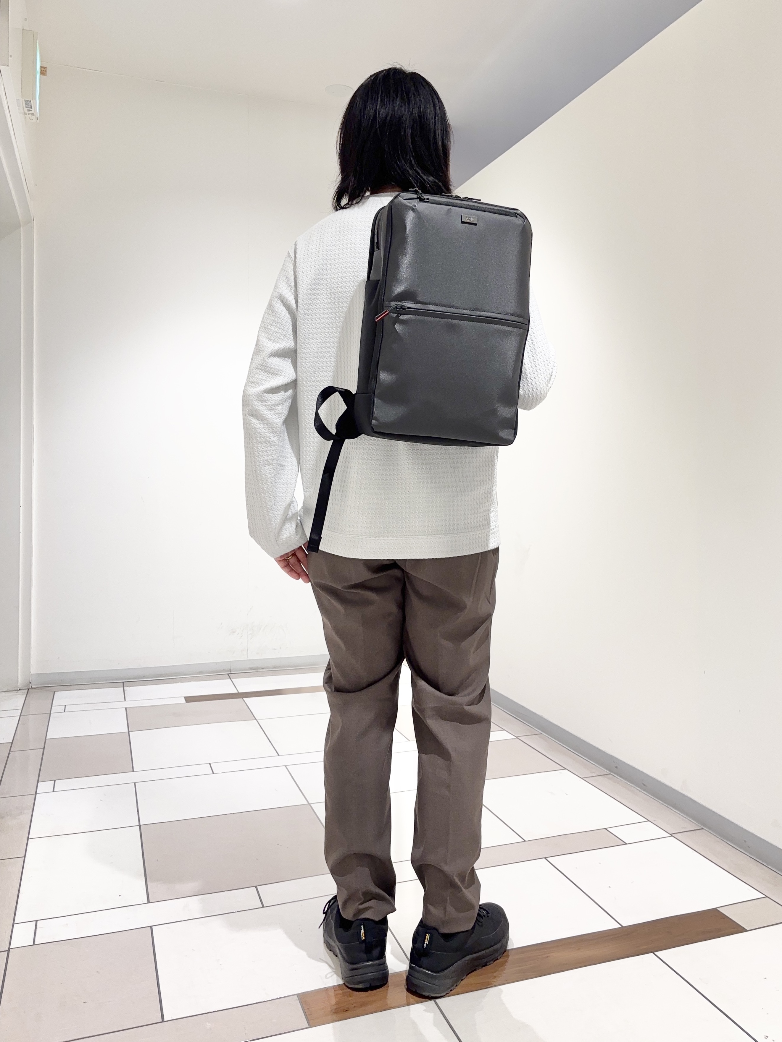 及川さんの「TAKEO KIKUCHI｜千鳥柄 ストレッチ プルオーバー」を使ったコーディネート