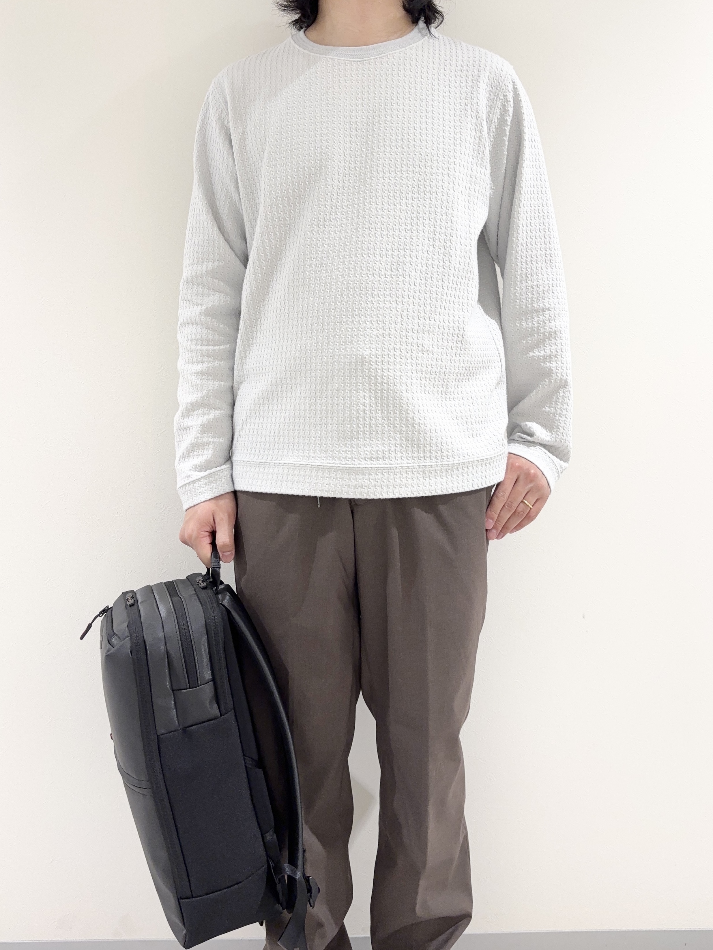 及川さんの「TAKEO KIKUCHI｜千鳥柄 ストレッチ プルオーバー」を使ったコーディネート