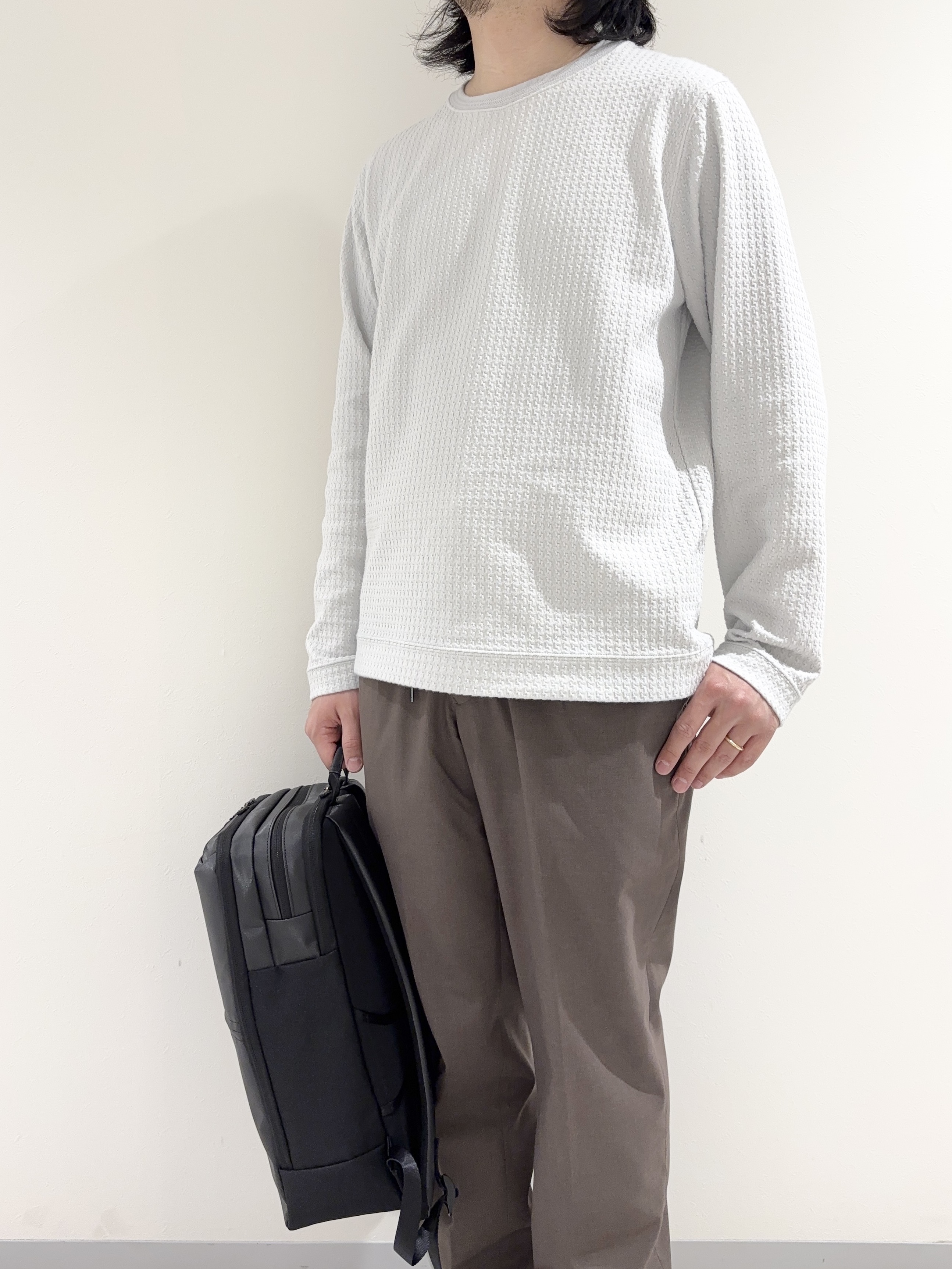 及川さんの「TAKEO KIKUCHI｜千鳥柄 ストレッチ プルオーバー」を使ったコーディネート