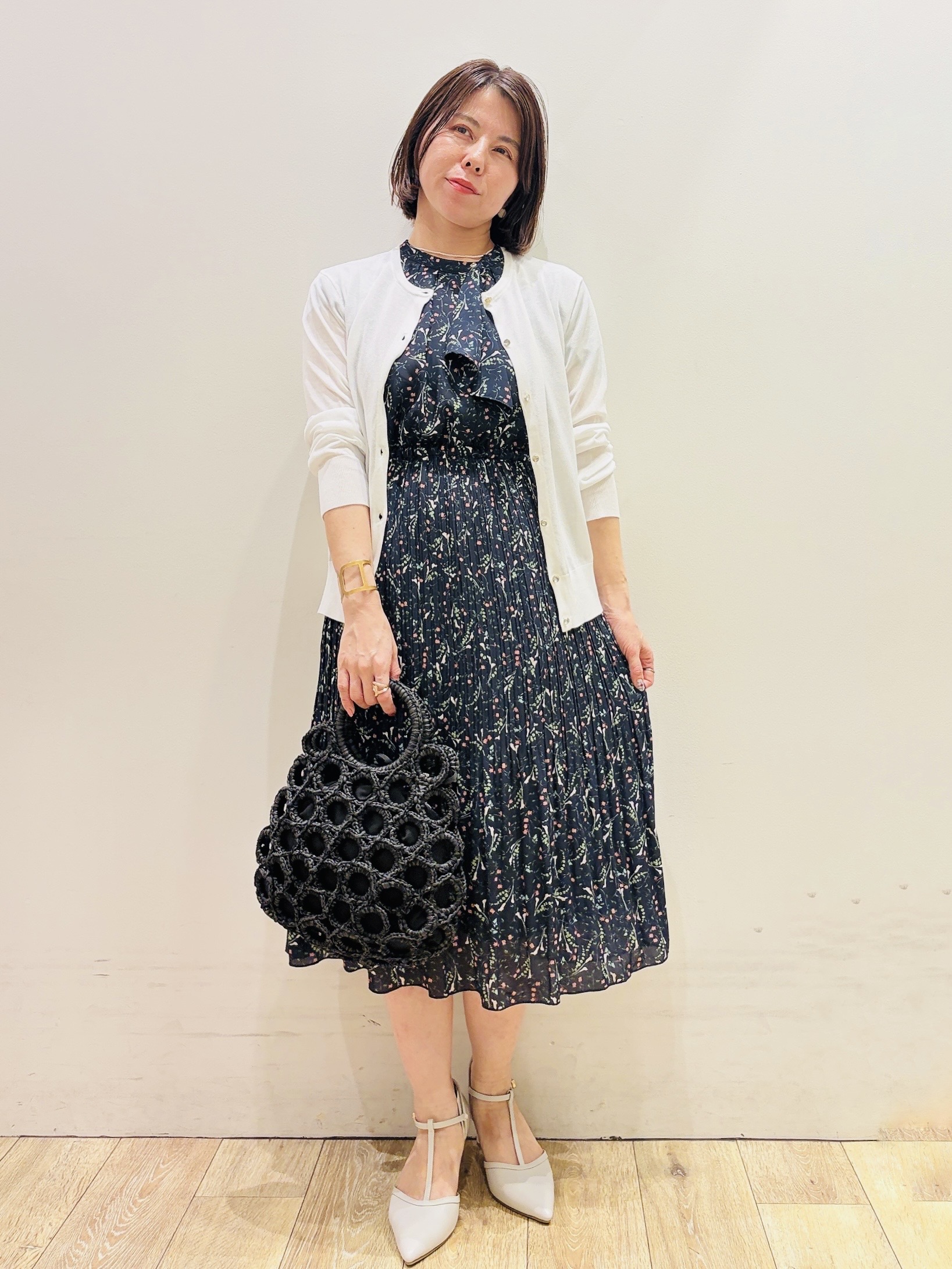 YUKOさんの「index｜◆【日比谷花壇コラボ】ラッフルタイプリーツワンピース【防シワ/洗濯機OK】」を使ったコーディネート
