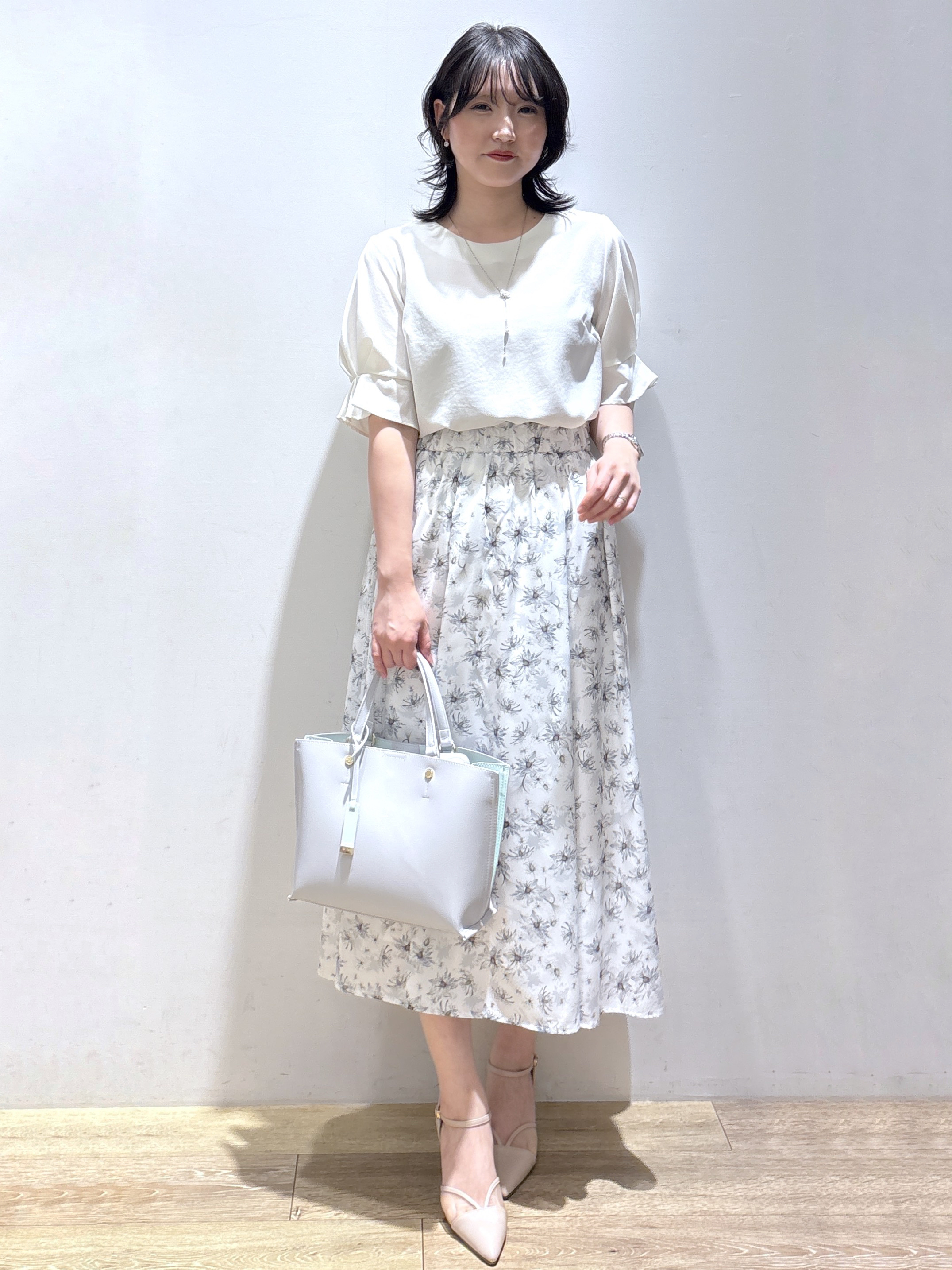 mizukiさんの「index｜【接触冷感】タックパフスリーブブラウス《吸水速乾／防シワ／洗濯機OK／XS～3L／6col》」を使ったコーディネート