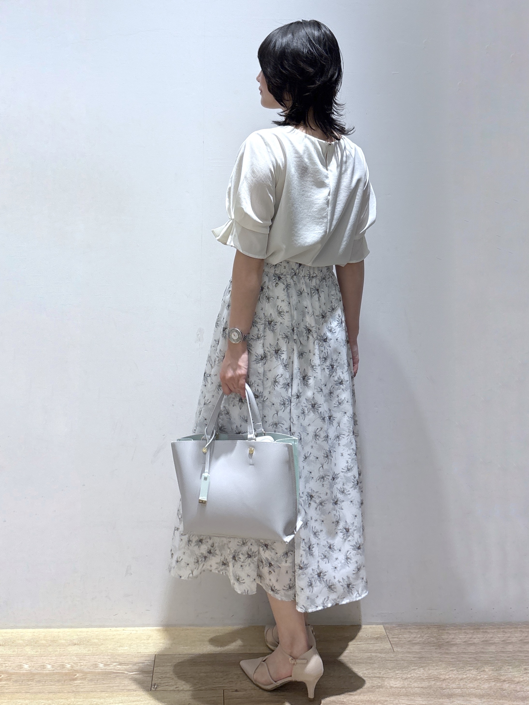 mizukiさんの「index｜【接触冷感】タックパフスリーブブラウス《吸水速乾／防シワ／洗濯機OK／XS～3L／6col》」を使ったコーディネート