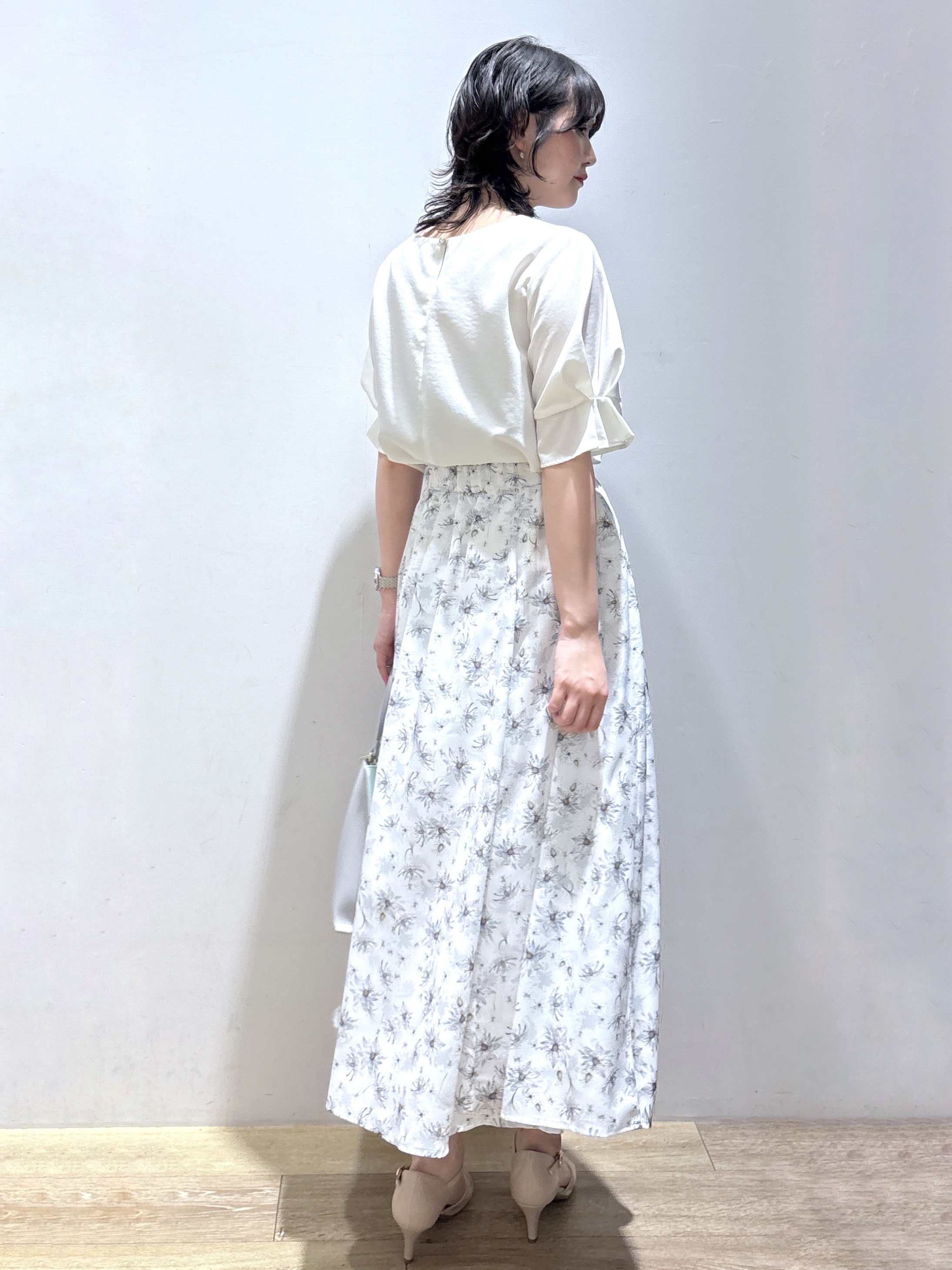 mizukiさんの「index｜【接触冷感】タックパフスリーブブラウス《吸水速乾／防シワ／洗濯機OK／XS～3L／6col》」を使ったコーディネート
