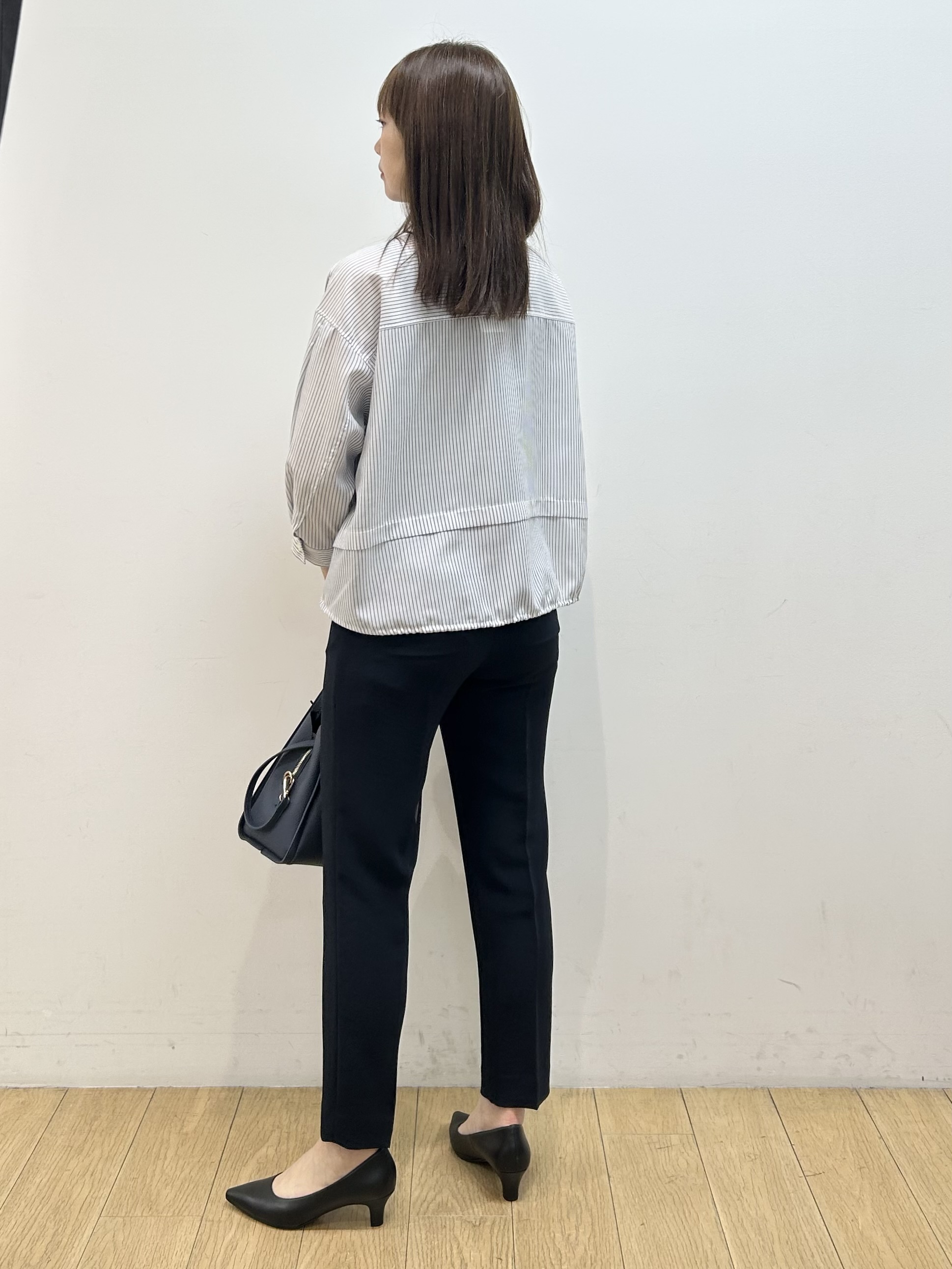 kozueさんの「INDIVI｜【接触冷感／洗える／2WAY】ドロスト付 シアーシャンブレーシャツ」を使ったコーディネート