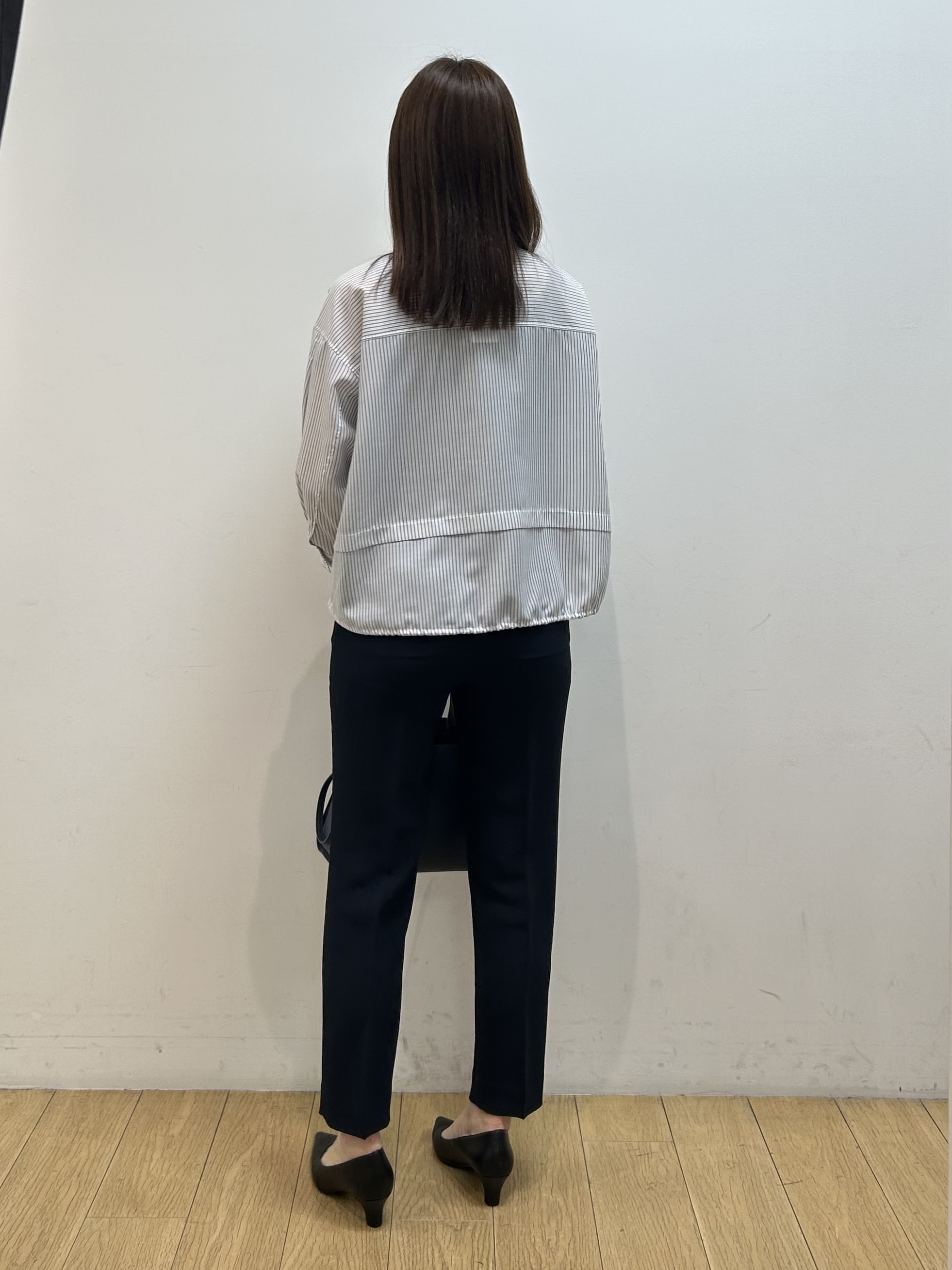 kozueさんの「INDIVI｜【接触冷感／洗える／2WAY】ドロスト付 シアーシャンブレーシャツ」を使ったコーディネート