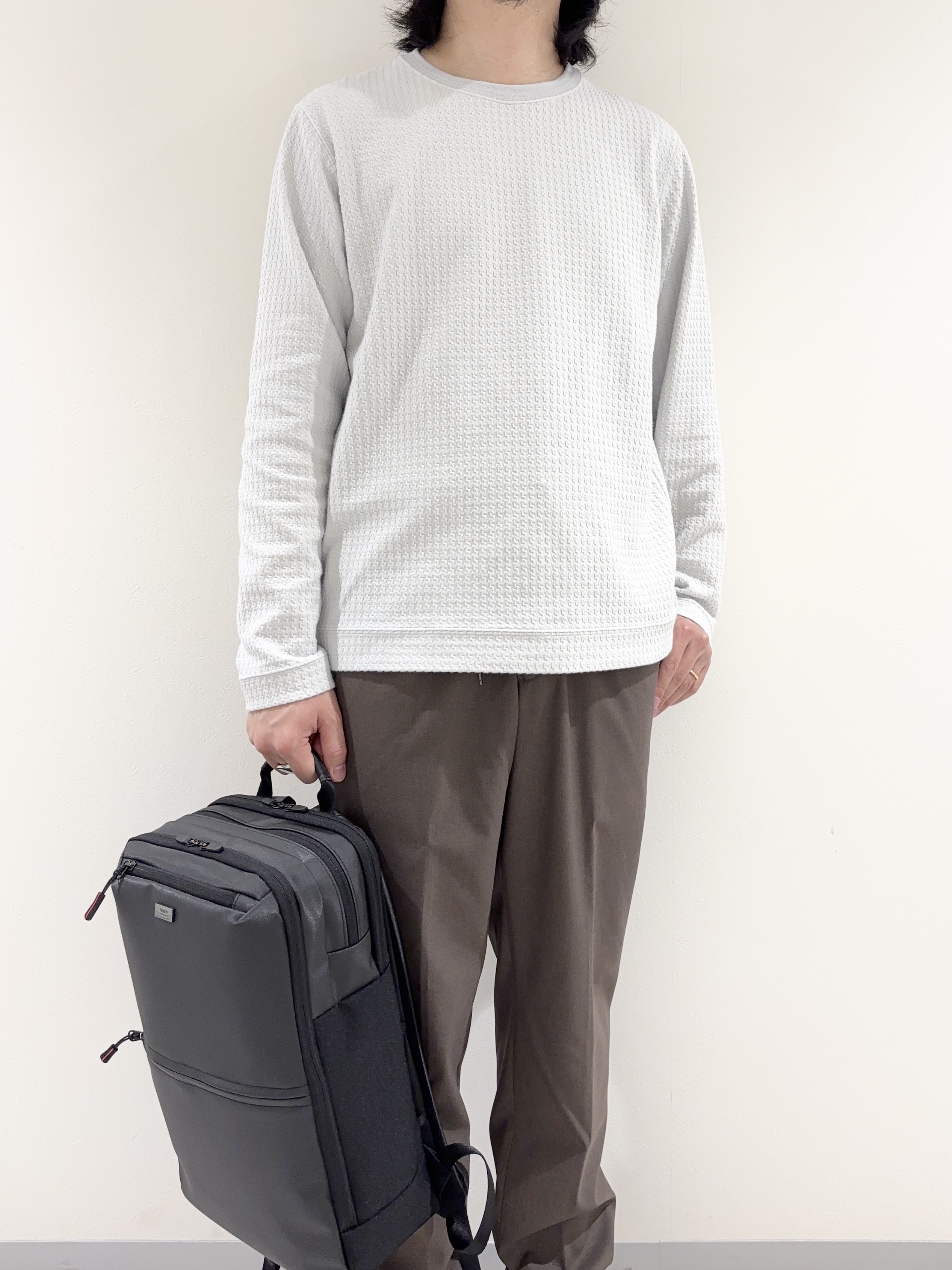 及川さんの「TAKEO KIKUCHI｜千鳥柄 ストレッチ プルオーバー」を使ったコーディネート