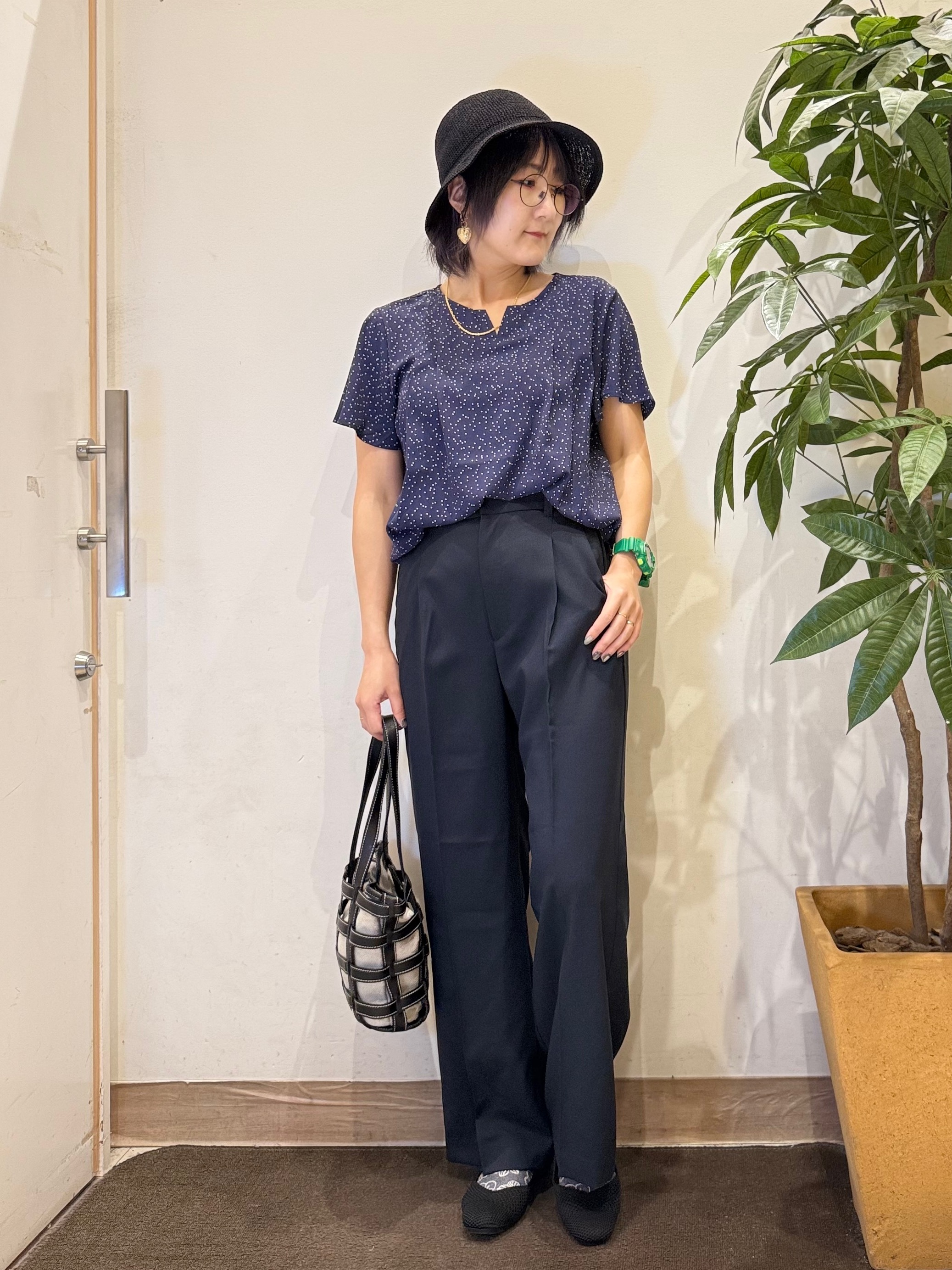misakiさんの「SHOO･LA･RUE｜【ひんやり/UV/セットアップ可】洗濯後しわになりにくい スキッパーブラウス」を使ったコーディネート
