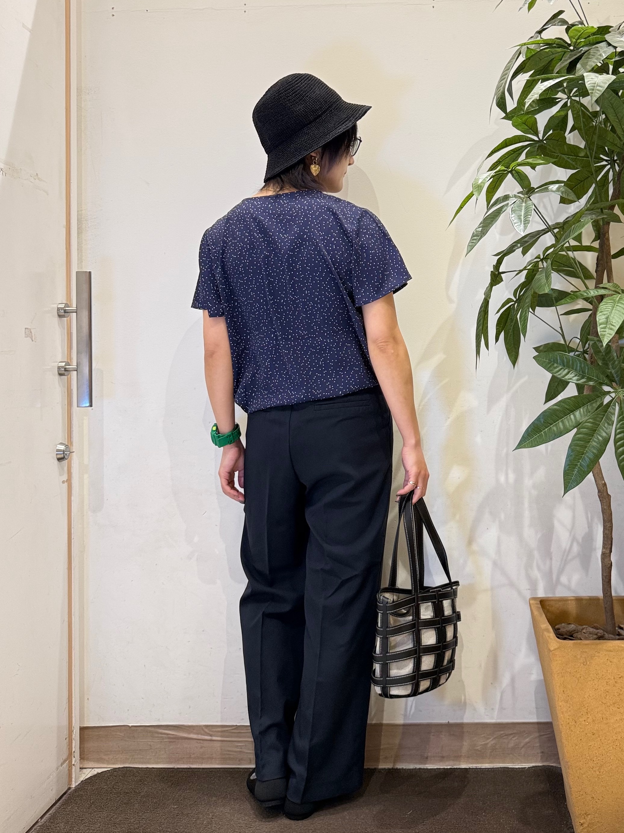 misakiさんの「SHOO･LA･RUE｜【ひんやり/UV/セットアップ可】洗濯後しわになりにくい スキッパーブラウス」を使ったコーディネート